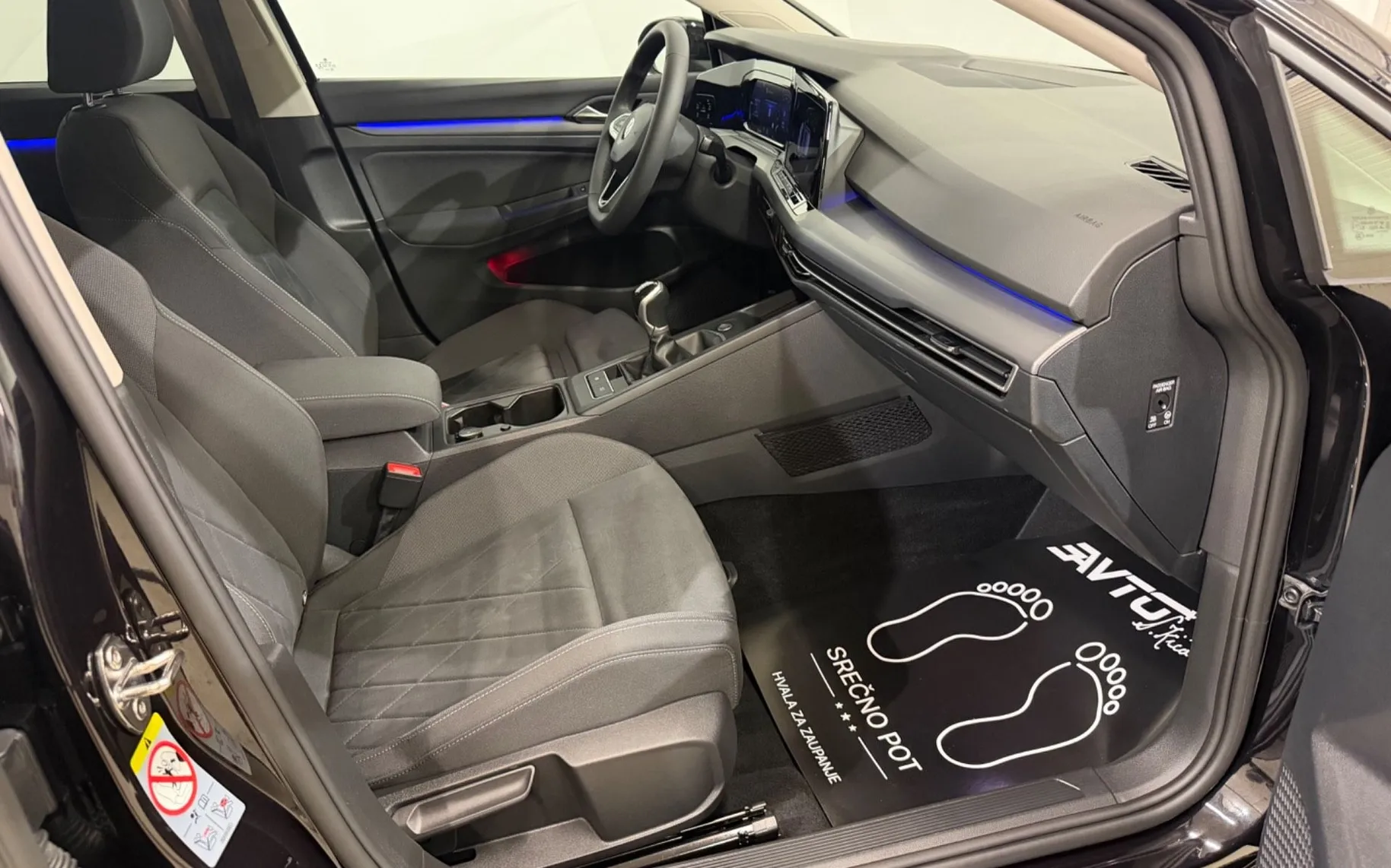 Notranja slika - Volkswagen Golf - 2.0 TDI-STYLE-IQ-VIRTUAL-LED-AMBIENT-ACC-NAVI... - 10