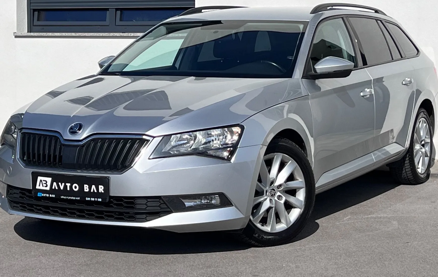Zunanja slika - Škoda Superb - 2.0 TDI+ALU+TEMP+USB - 1