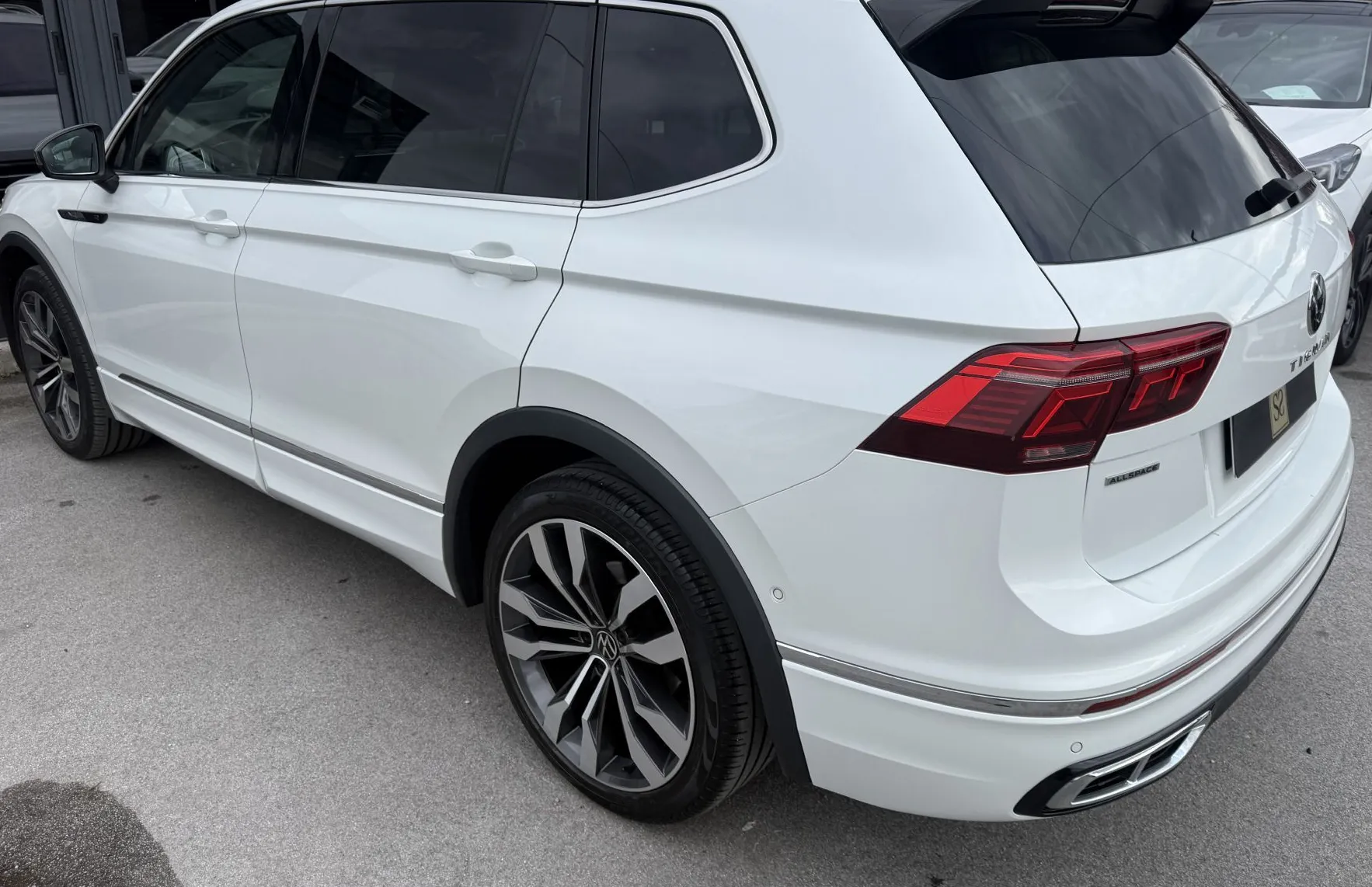 Zunanja slika - Volkswagen Tiguan Allspace - 2.0TSI 4M R-Line PANO-LED-20COL-AMBI-ACC-VIRTUAL - 7
