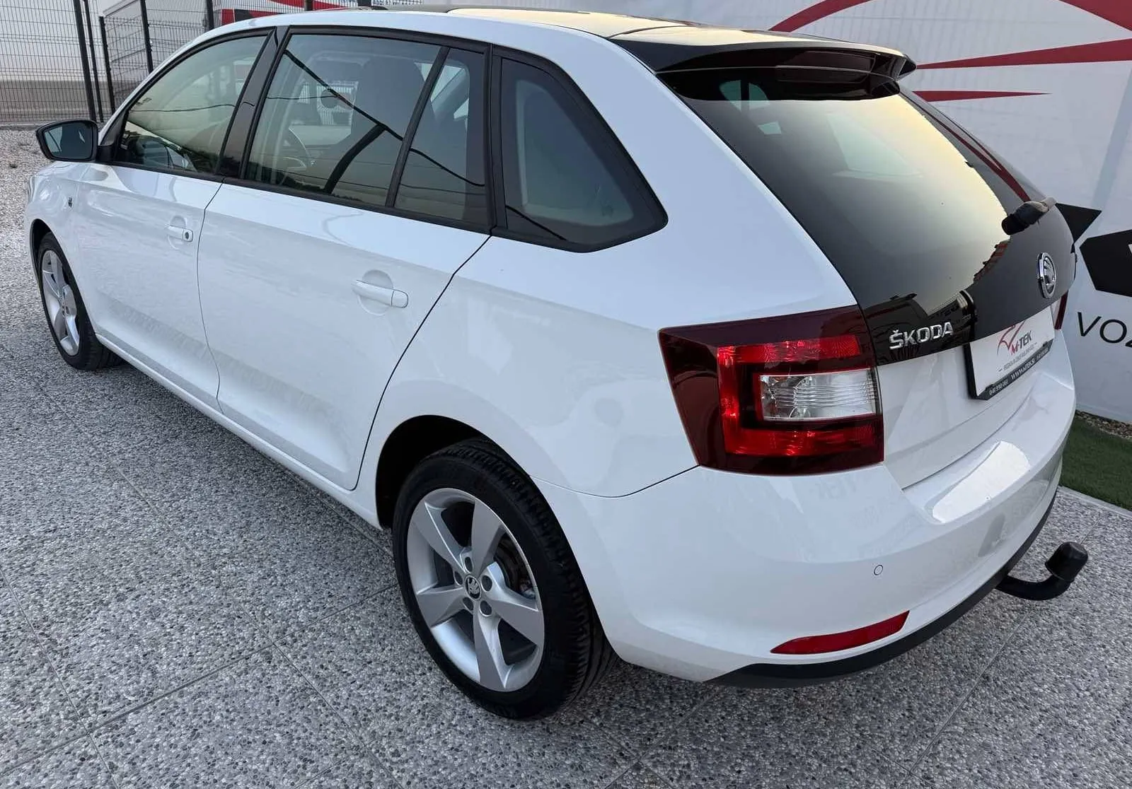 Notranja slika - Škoda Rapid - 1.6 TDI  Elegance PANORAMA - 7