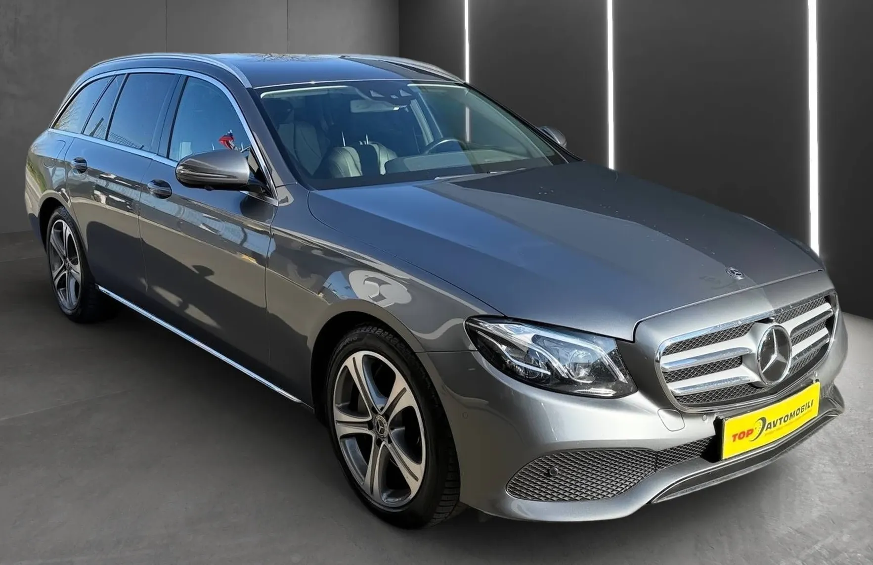 Zunanja slika - Mercedes-Benz E-Razred - E 350d FULL LED NAVI TEMP 360°KAM PDC GR.SEDEŽEV . - 11