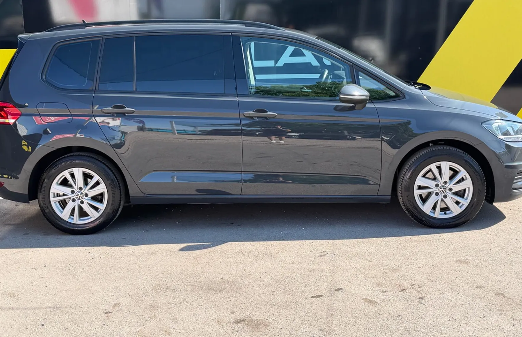 Zunanja slika - VW Touran - 2.0 TDI DSG-7 SEDEŽEV-VIRTUAL-ACC-NAVI-PDC - 4