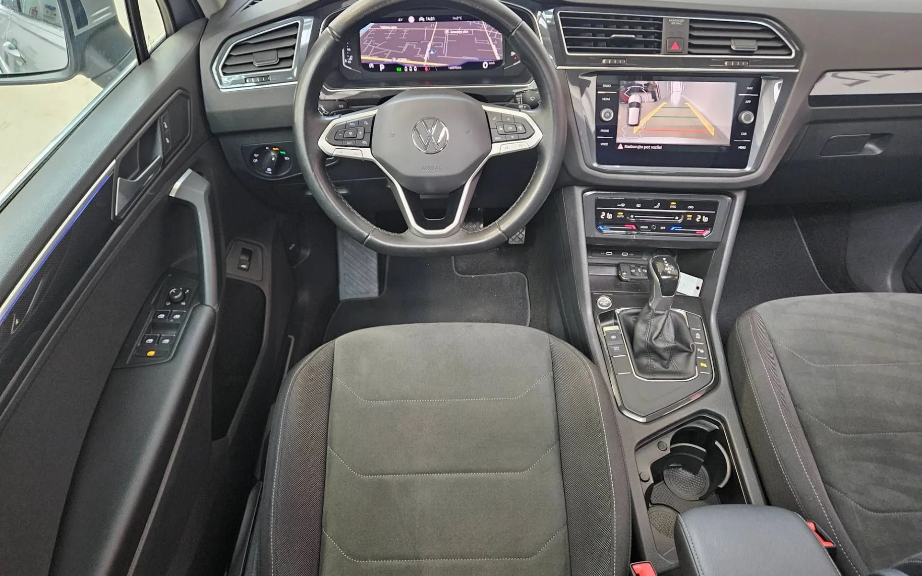 Notranja slika - Volkswagen Tiguan - 2.0 TDI SCR BMT DSG Elegance 110kW... - 7