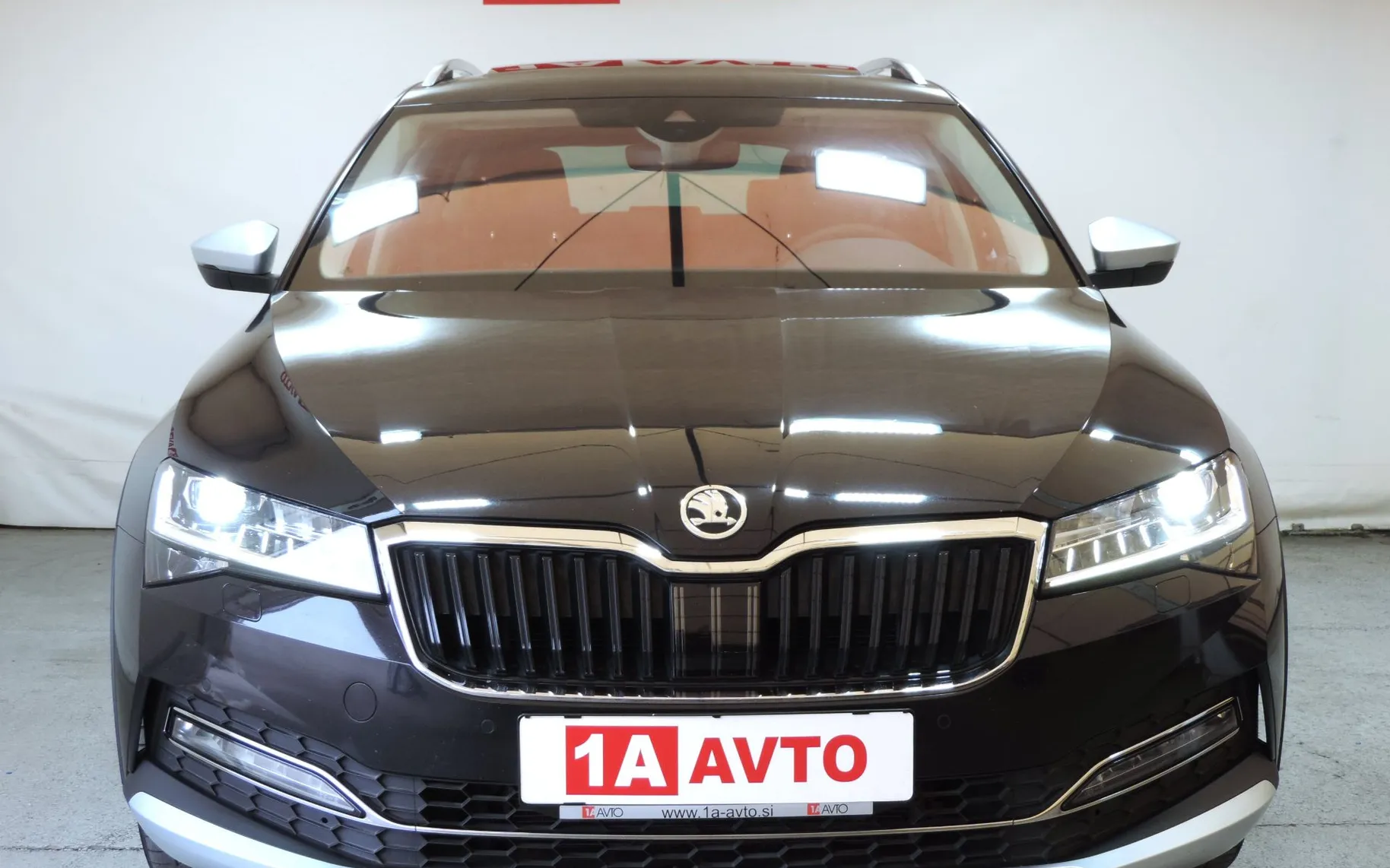Zunanja slika - Škoda Superb - Combi Scout 4x4 2.0 TDI Ambition DSG KLJUKA-KAMERA - 2