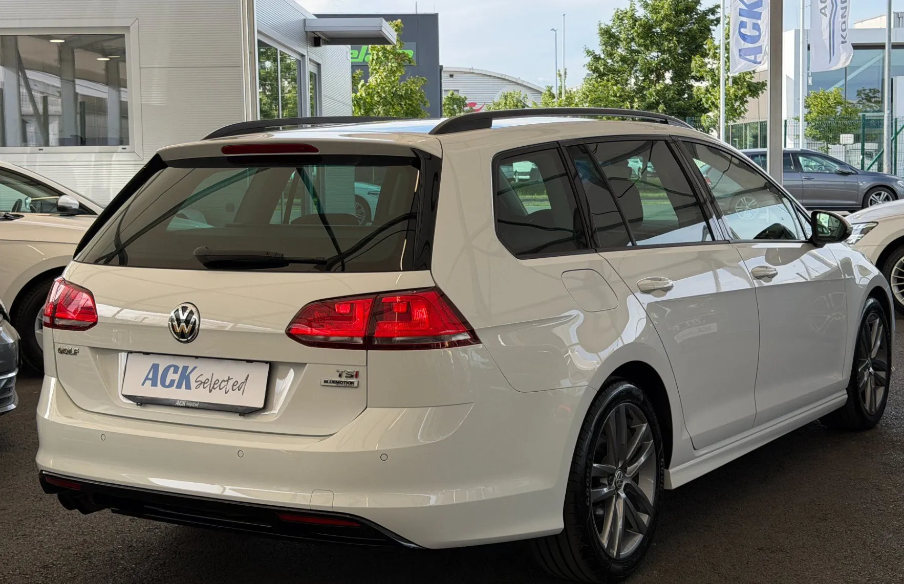 Zunanja slika - Volkswagen Golf - Variant R-Line Edition 1.4TSI SLO 1.Lastnik-XENON-TEMPOMAT - 5