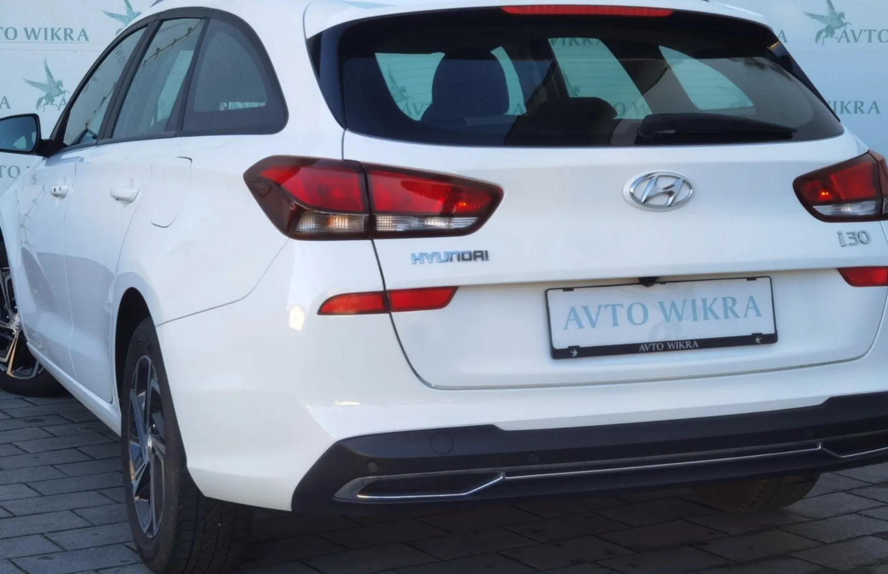 Zunanja slika - Hyundai i30 Wagon - 1.6CRDI Premium LED•LANE•NAVI•KEYLESS•KAMERA•16C• - 3