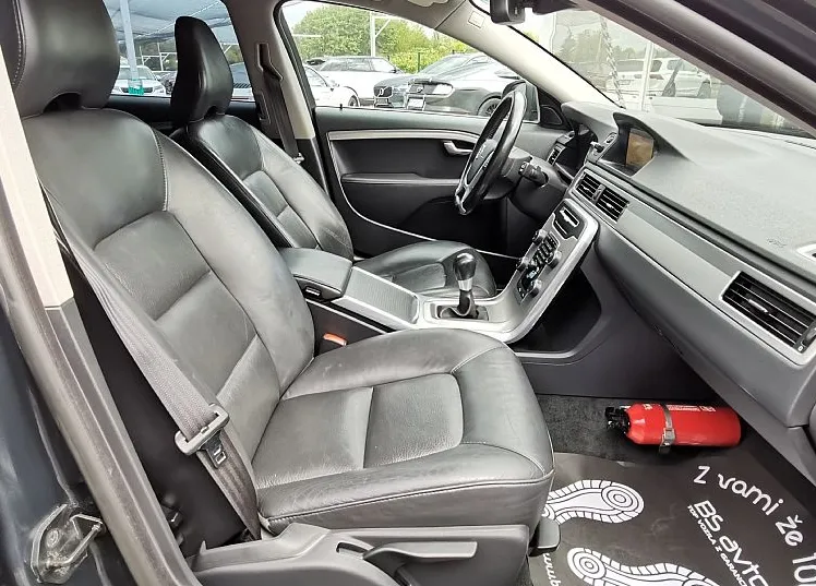 Zunanja slika - Volvo V70 - D2 Summum-NAVI-USNJE-PDC-ALU - 10