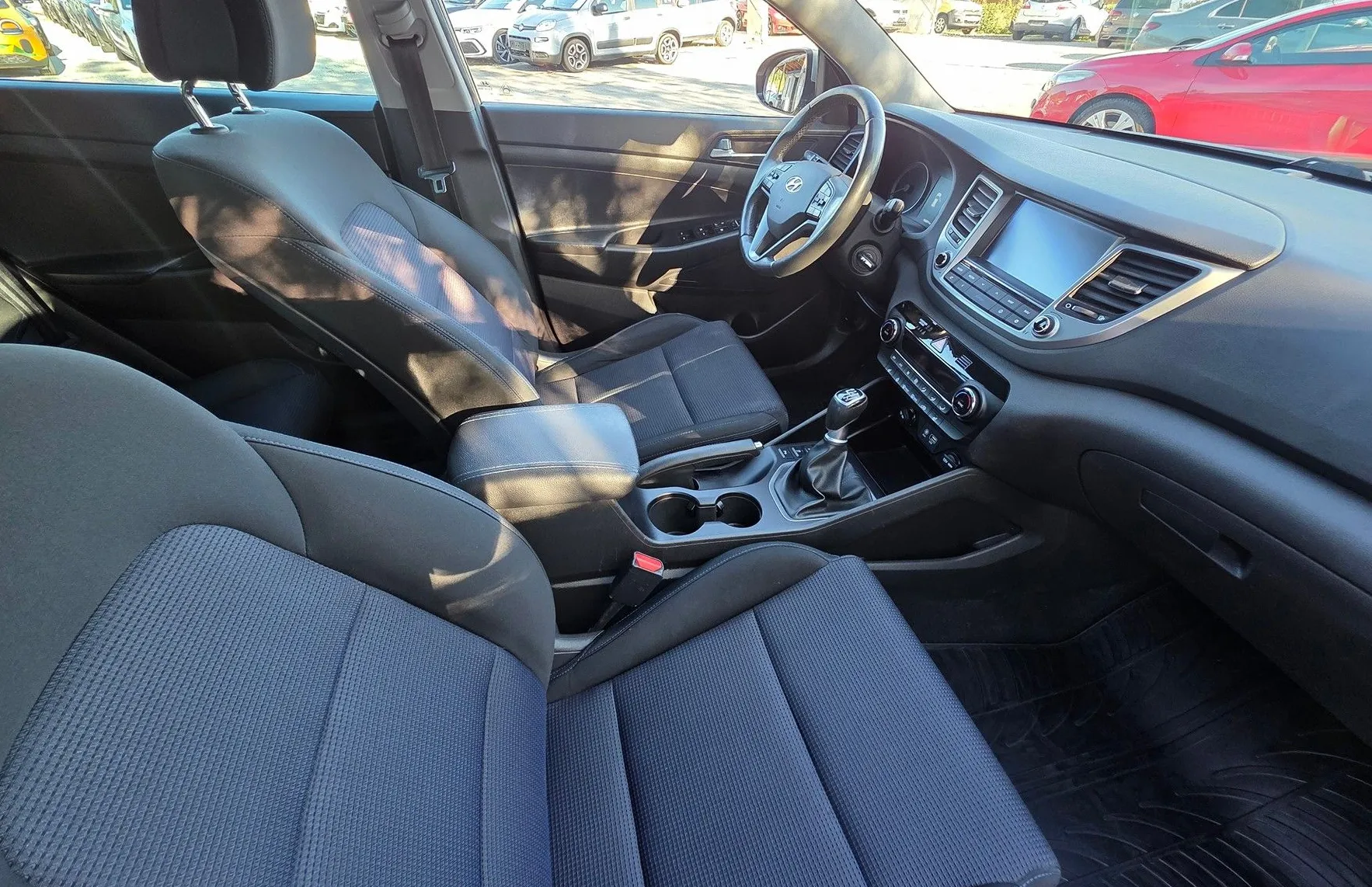 Zunanja slika - Hyundai Tucson - 1.6 GDI PREMIUM LED-KAMERA-NAVI-ALU-SLOVENSKI - 12
