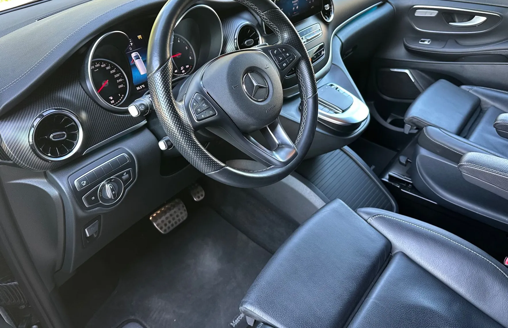 Zunanja slika - Mercedes-Benz V-Razred - V 300d AMG Exclusive dolgi Avt-KAM360-BURMESTER-VK - 7
