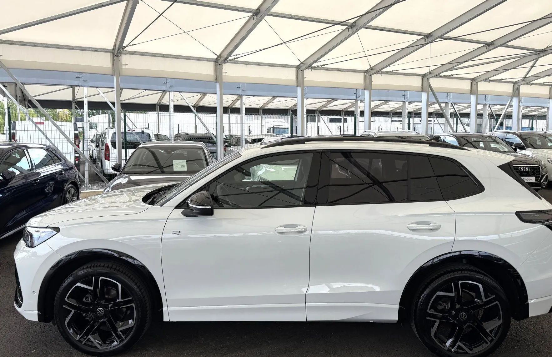 Zunanja slika - Volkswagen Tiguan - 4JOY 1.5eTSI DSG SLO 1.Lastnik BLACK STYLE-PANO - 3