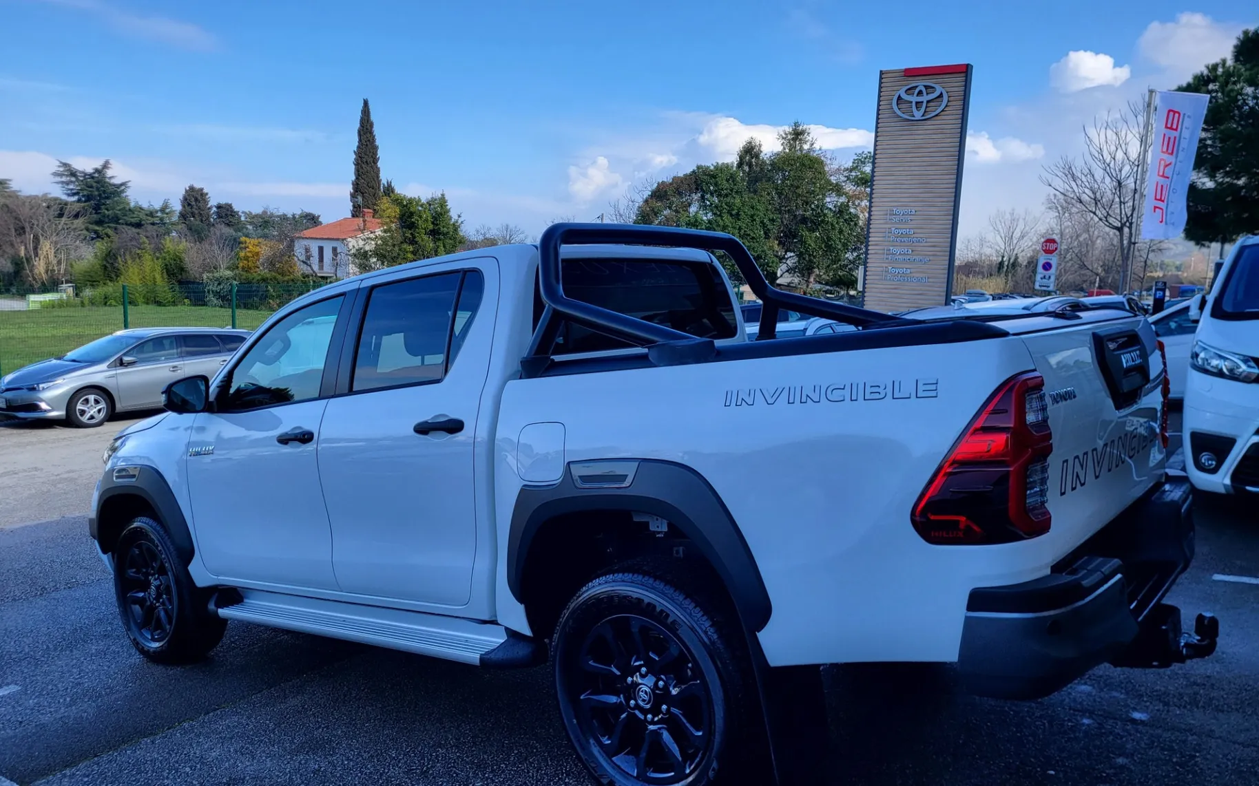Zunanja slika - Toyota Hilux - 2.8 D-4D Invincible Automatic - 13