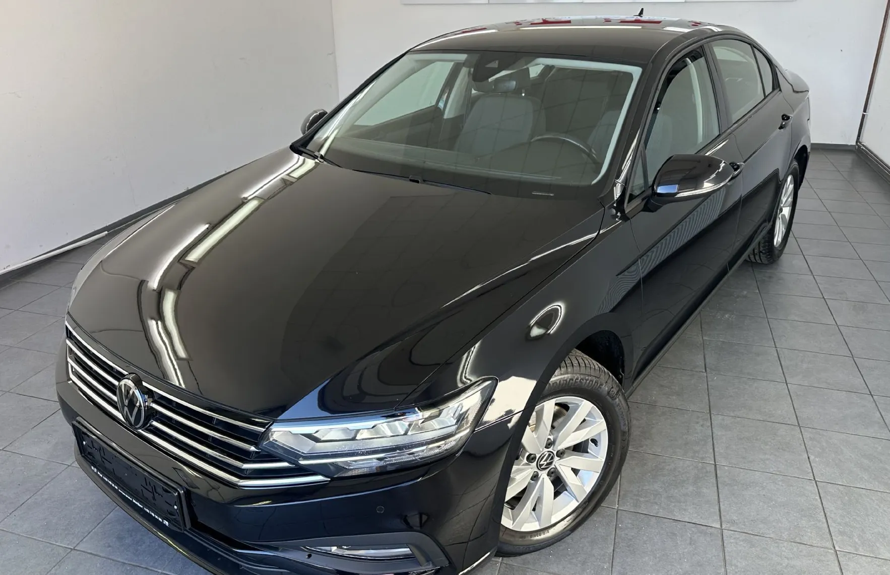 Zunanja slika - Volkswagen Passat - 2.0 TDI 110kW.LED.LIMUZINA.SAMO 120.000 KM - 1