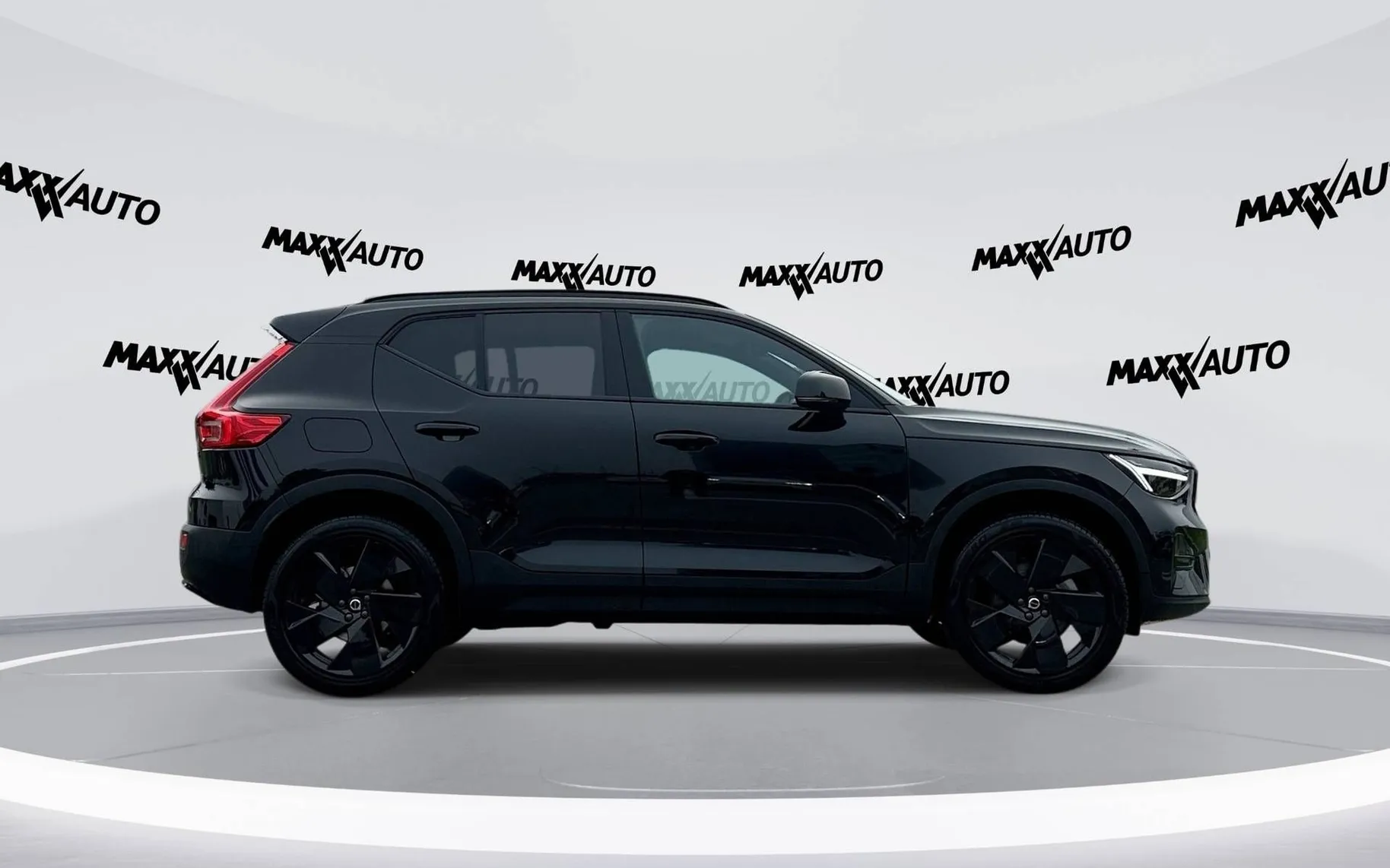 Zunanja slika - Volvo XC40 - B3 P Plus Black Edition Avt. - 4