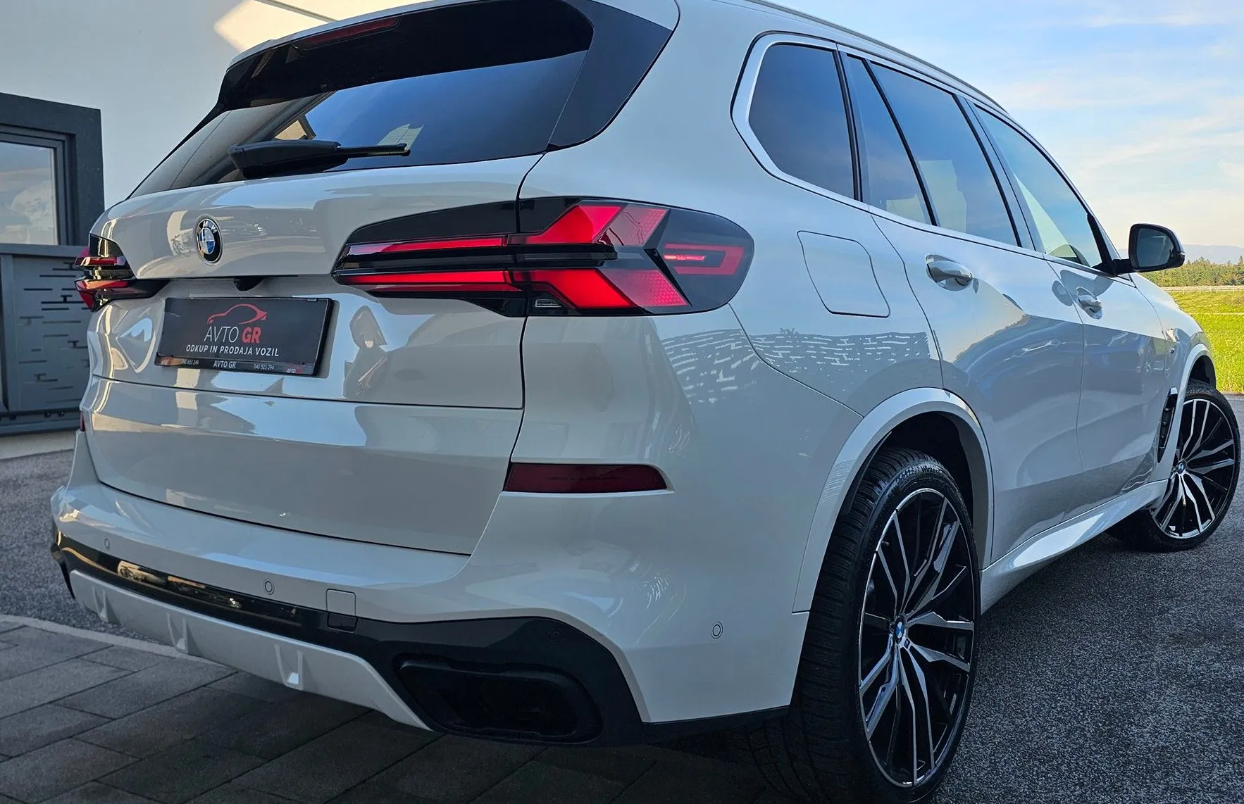 Zunanja slika - BMW X5 - serija : xDrive40i Avt.- Le 49.000km-LED-22COL- HUD-KAM360 - 7