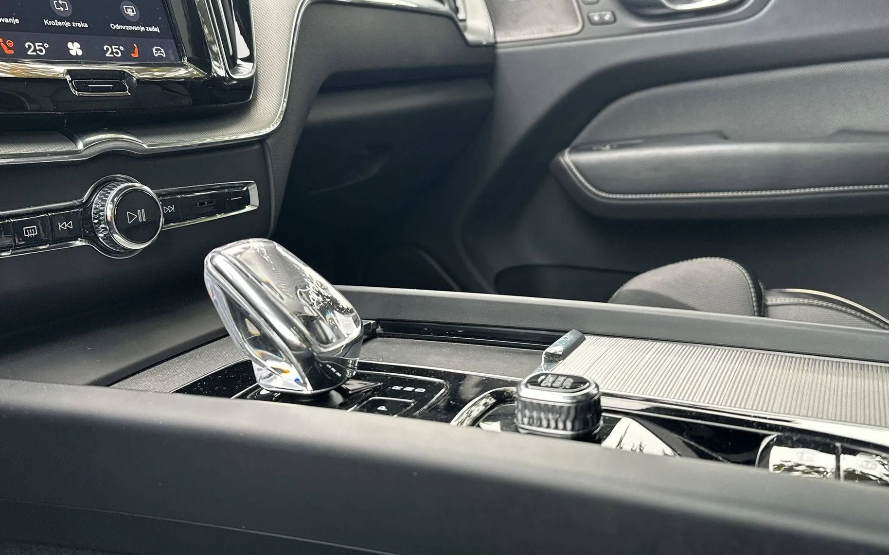 Notranja slika - Volvo XC60 - B4 D AWD Ultimate Dark Avt. - 20