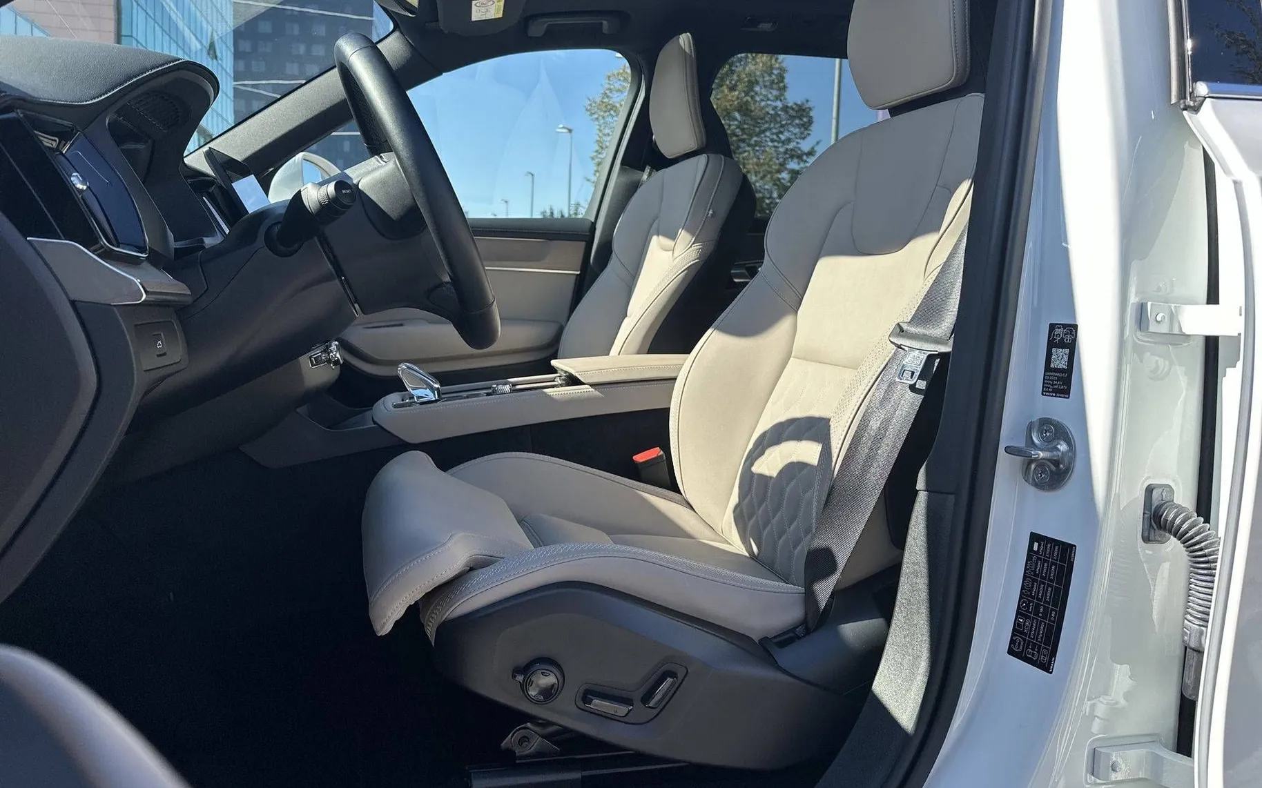 Notranja slika - Volvo XC90 - B5 AWD Plus Bright Avt. 7 sedežev - 10
