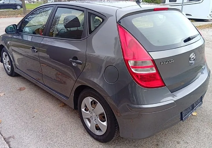 Zunanja slika - Hyundai i30 - 1.6 CRDi Style 1. LASTNIK - 6