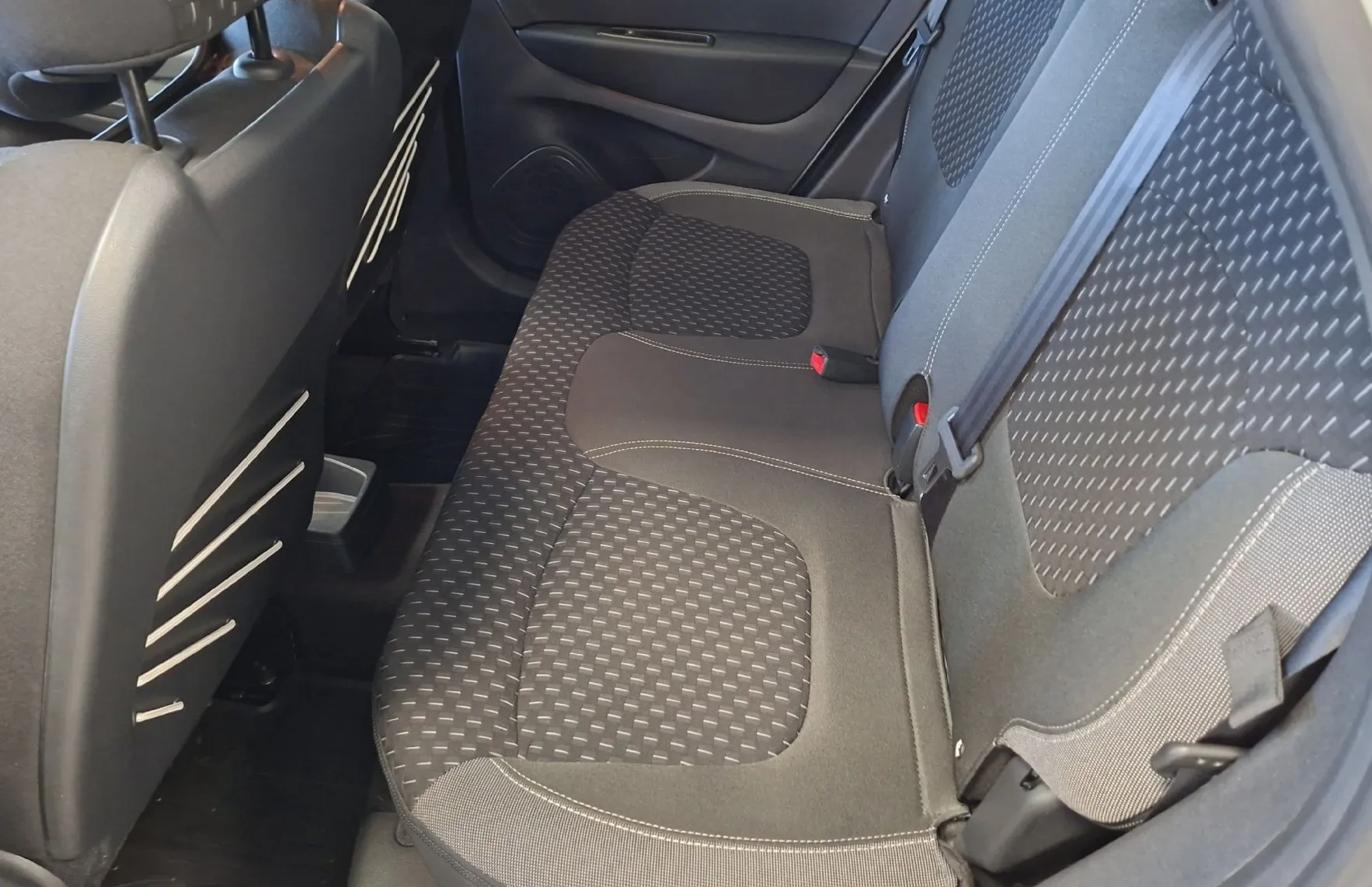 Zunanja slika - Renault Captur - Intens dCi 90-SLO-LED-NAVI-KAMERA-2X PDC- - 16