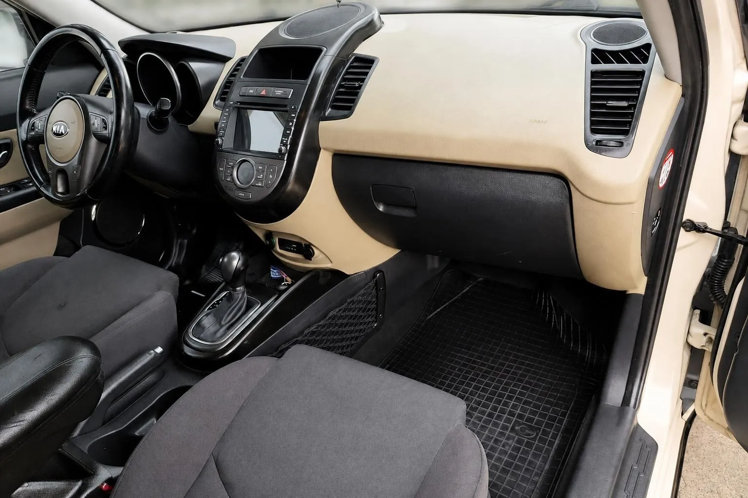 Notranja slika - KIA Soul - 1.6 CRDi-Avt.SLOV.POREKLO-1 LASTNIK-KAMERA-M 2014 - 10