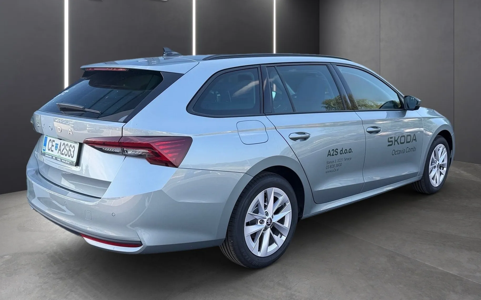 Zunanja slika - Škoda Octavia - Combi 2.0 TDI Family DSG - 3