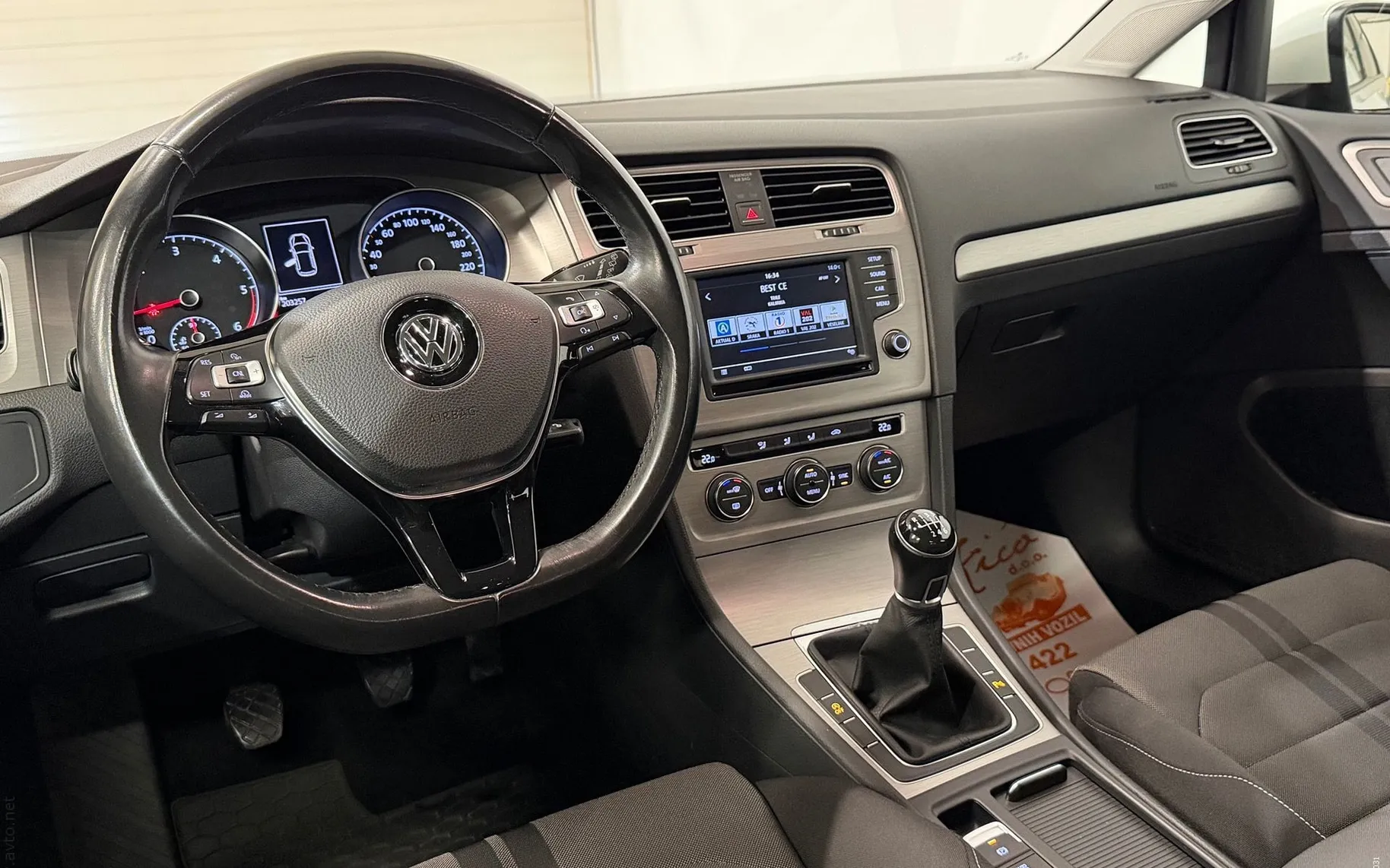 Notranja slika - VW Golf - 2.0 TDI-R-LINE-1.LASTNIK-BI-XENON-LED-TEMP-SLO-PDC - 11