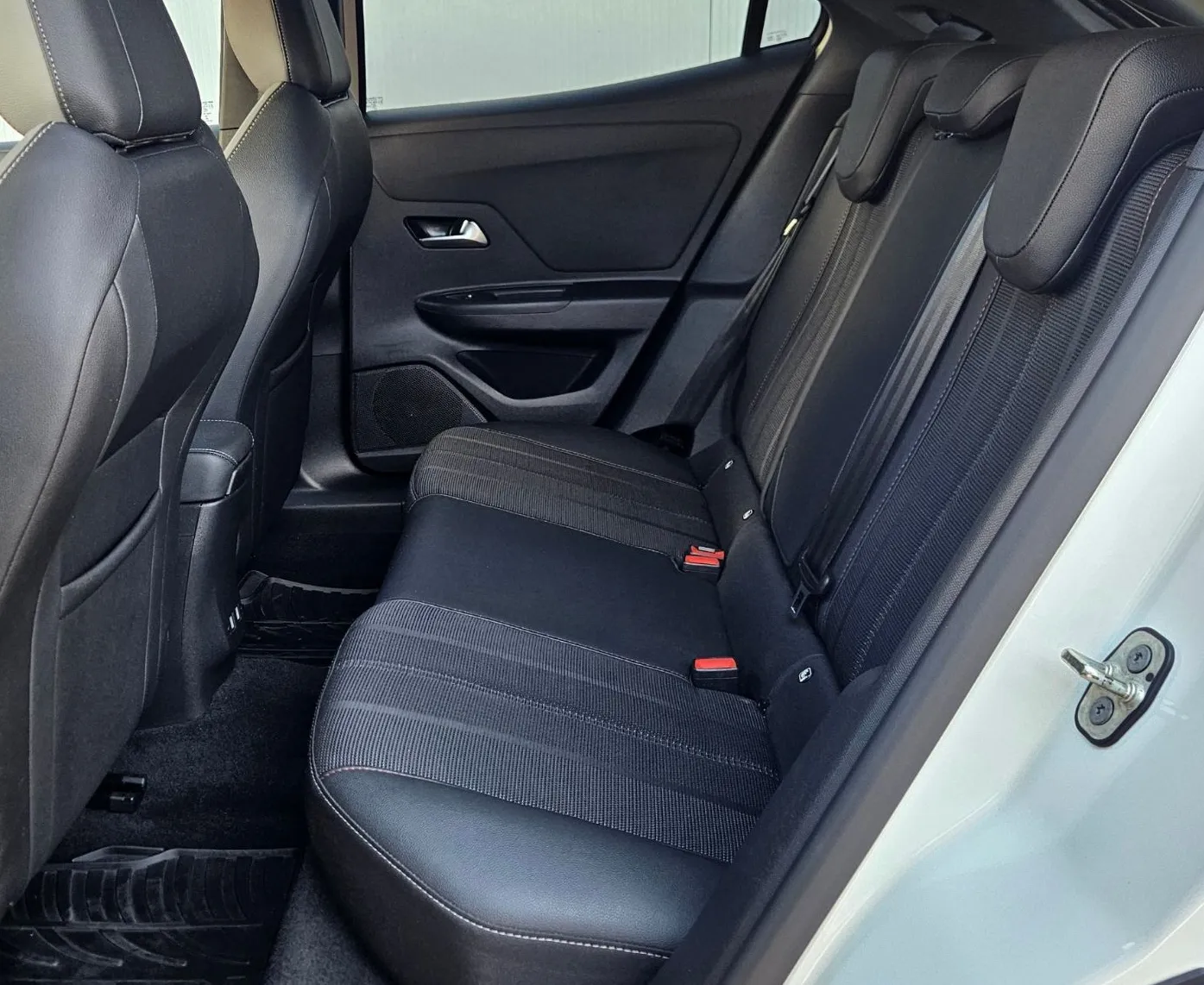 Zunanja slika - Opel Mokka - 1.2 Turbo GS Line+Led+Kamera+Virtual+17 Alu - 14