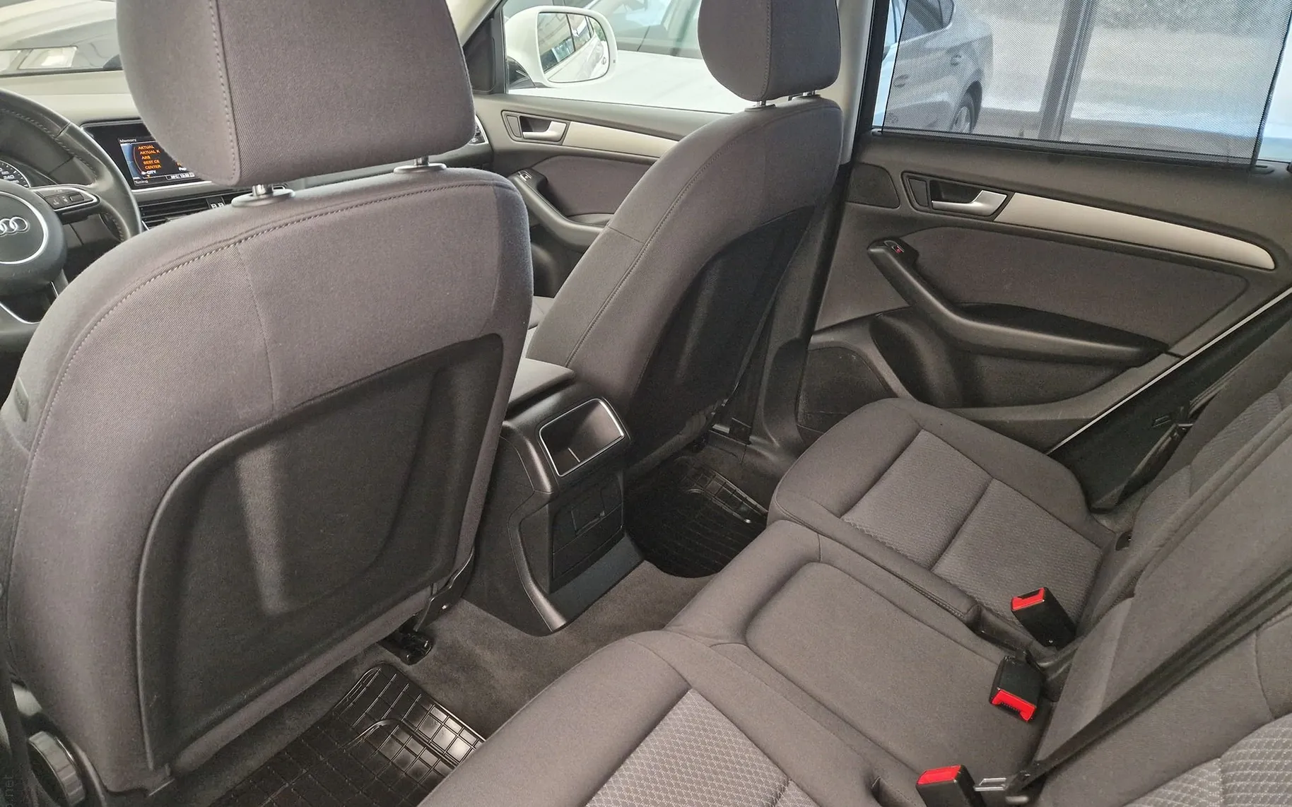 Notranja slika - Audi Q5 - 2.0TDI-QUATTRO-2XLED-2XPDC-NAVI-NA OBROKE TUJCI - 8