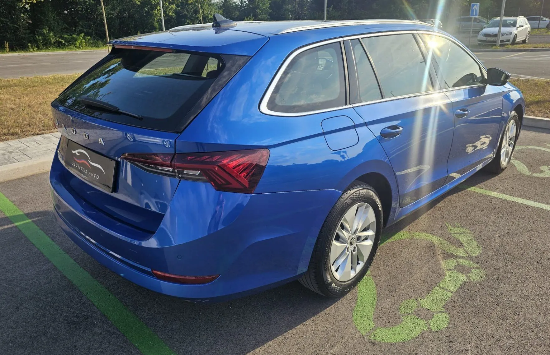 Zunanja slika - Škoda Octavia - Combi 2.0TDI Ambition DSG|FuLED|alu|wirtual|kamera - 4