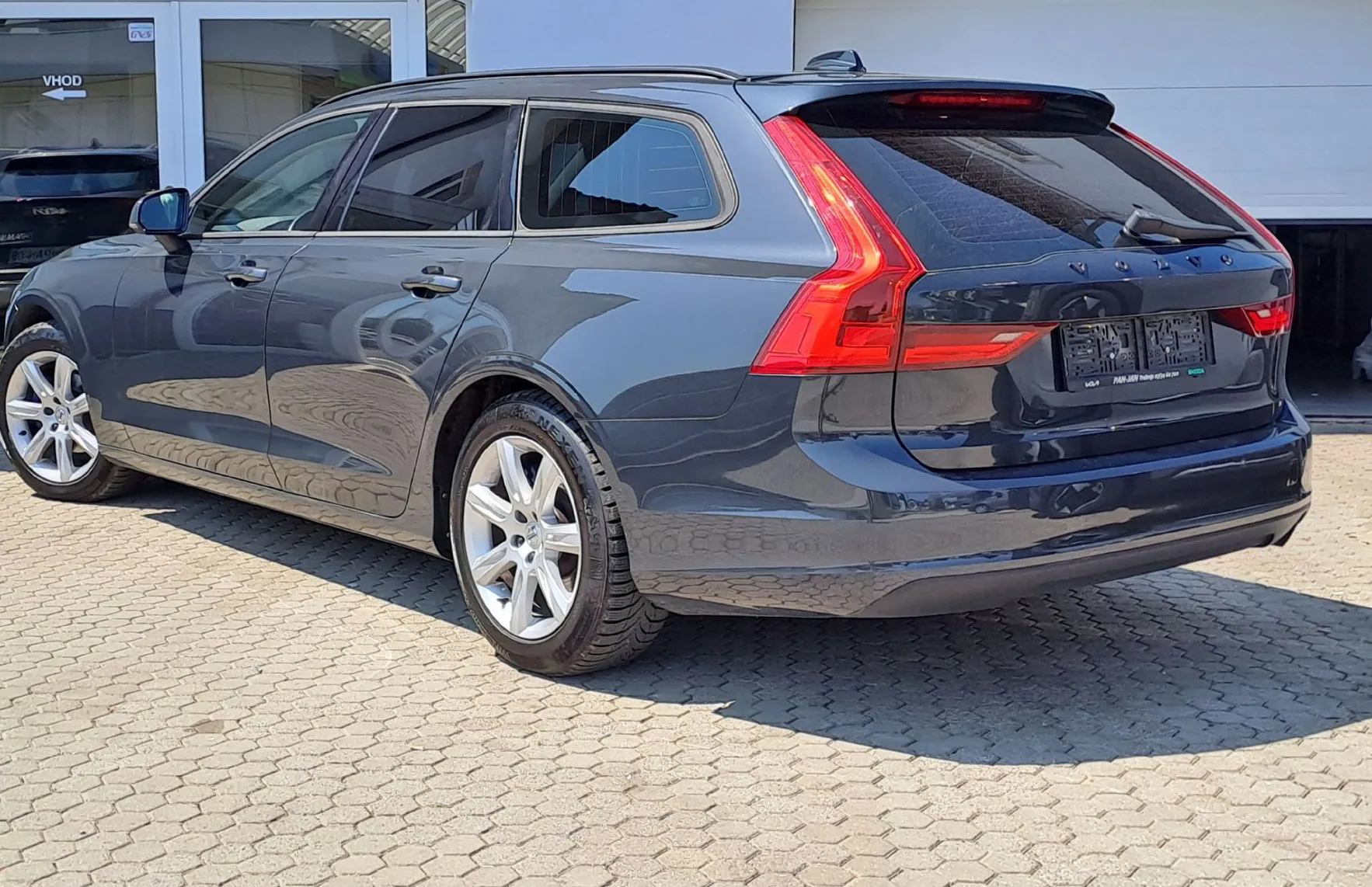 Zunanja slika - Volvo V90 - D3 Kinetic - 3