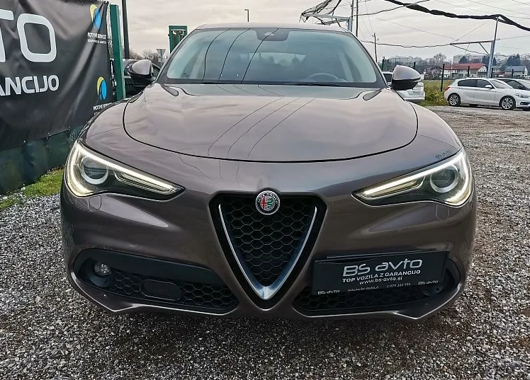 Zunanja slika - Alfa Romeo Stelvio - 2.2 Multijet AUT. AWD SPORT-NAVI-LED-USNJE-ALU19 - 2