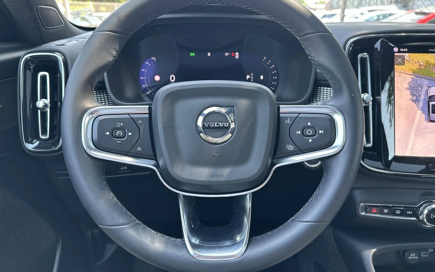 Notranja slika - Volvo XC40 - B4P Ultra Black Edition Avt. - 14