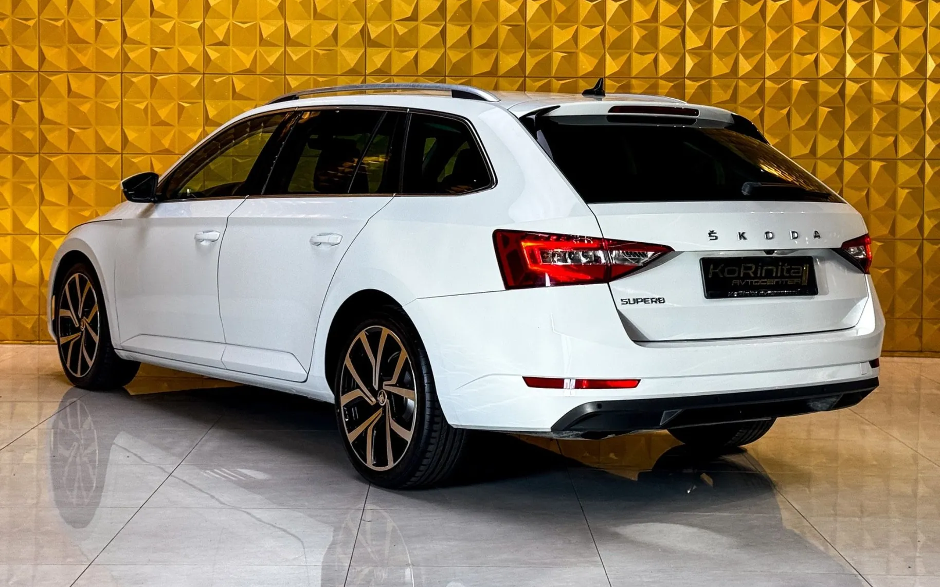 Notranja slika - Škoda Superb - 2.0 TDI AUT. FACELIFT-KAMERA-NAVI-RADAR TEMP - 9