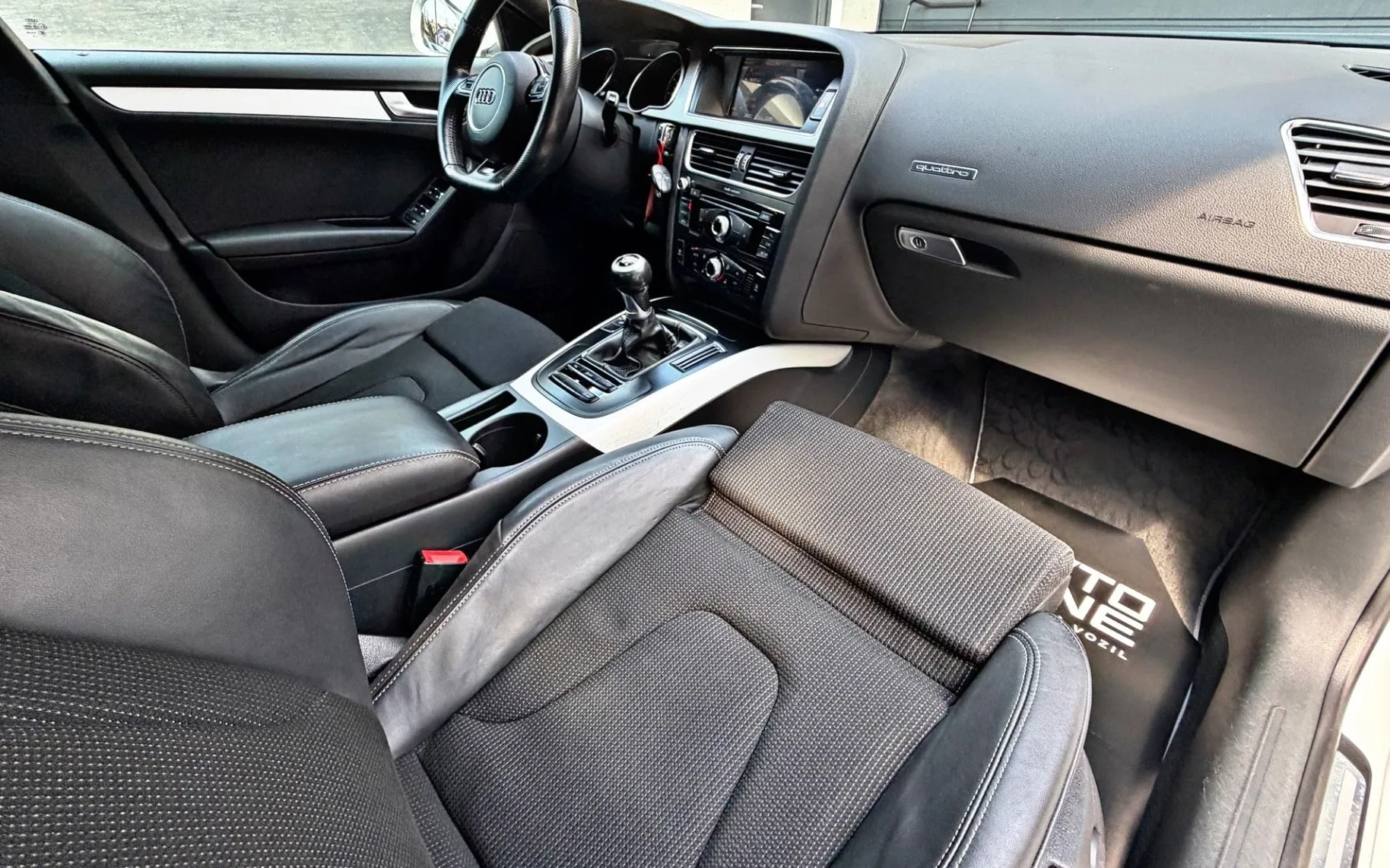 Notranja slika - Audi A5 Sportback - QUATTRO 2.0 TDI S LINE-BI-XENON-WEBASTO-KLJUKA - 9