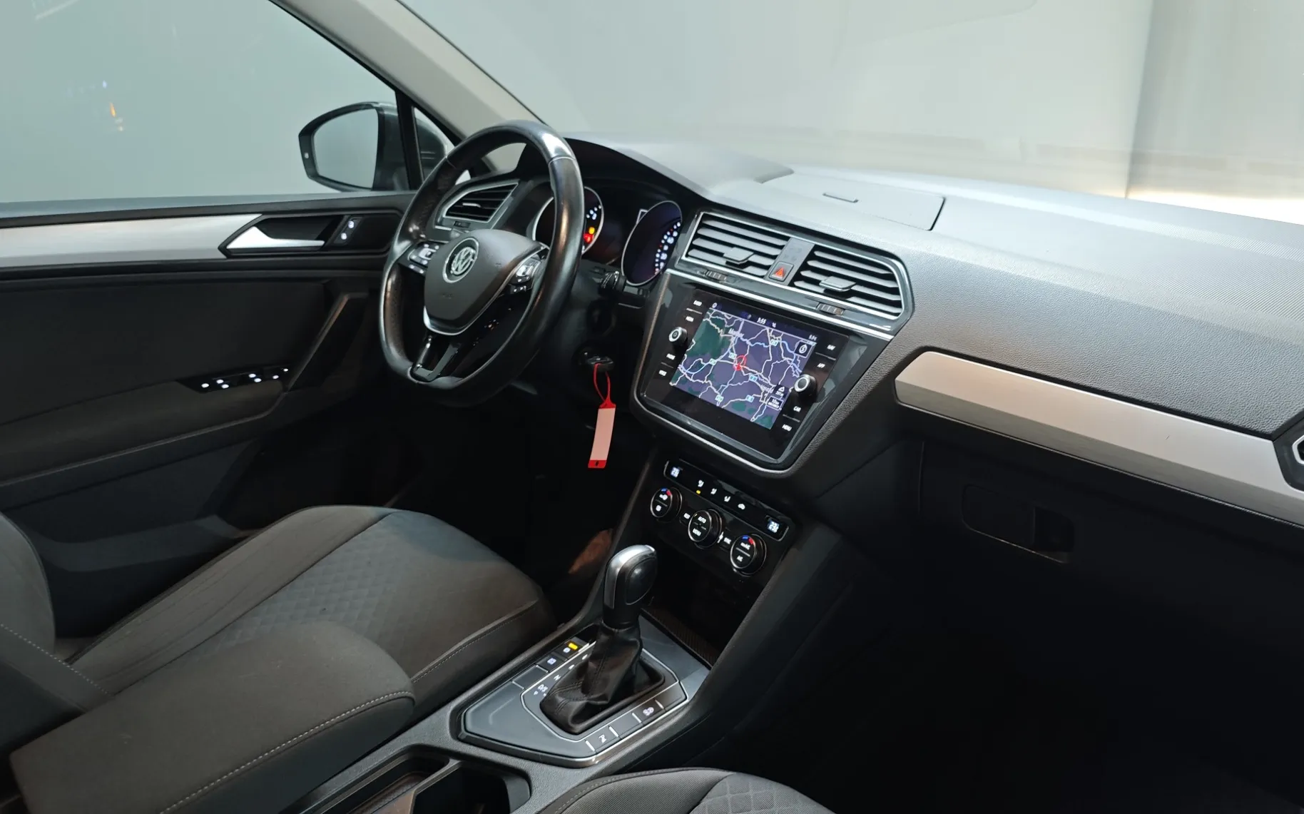 Zunanja slika - VW Tiguan - 2.0 TDI SCR BMT Comfort Edition 110kW DSG NAVI ACC - 10