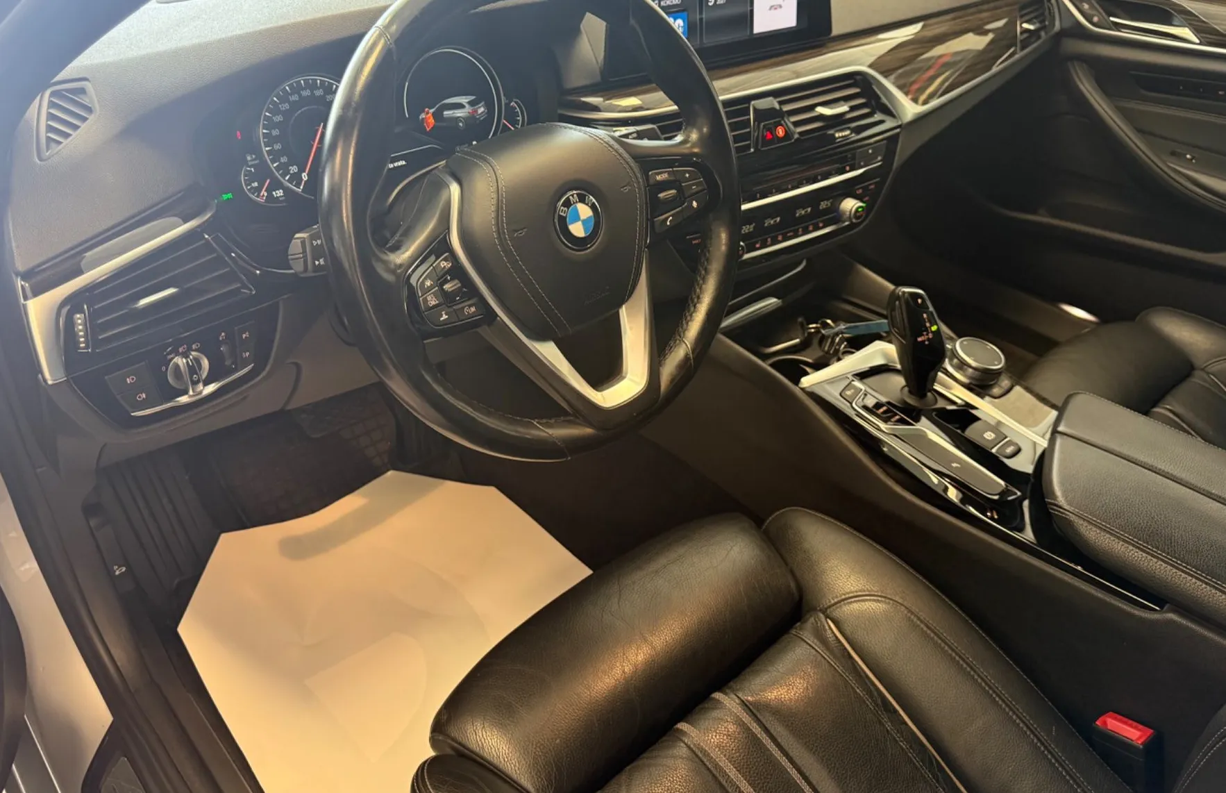 Zunanja slika - BMW Serija 5 - Touring: 520d xDrive Touring Avt. SPORT LINE-LED-NAVI-PA - 11