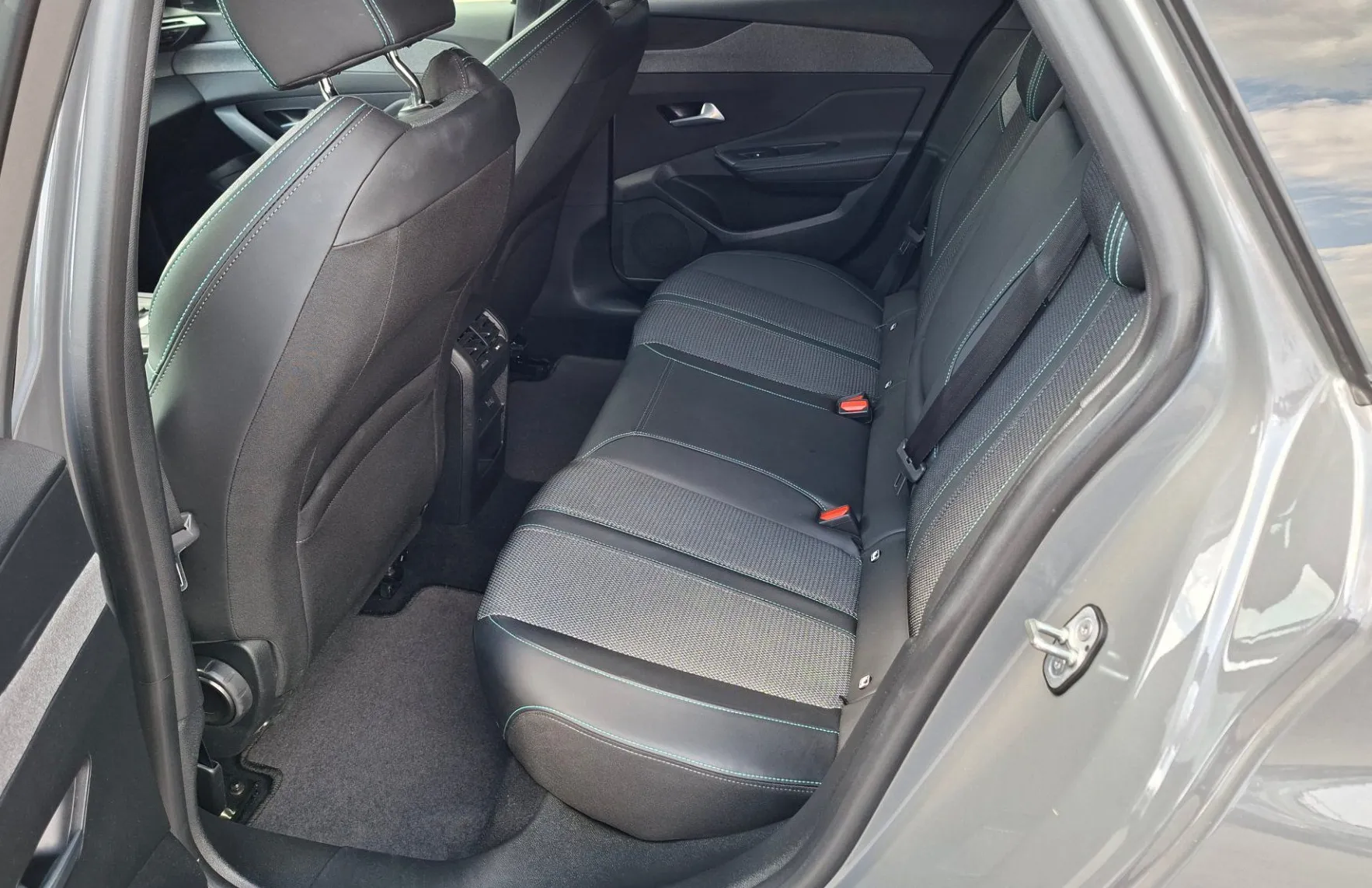 Zunanja slika - Peugeot 308 - SW 1.2 MHEV  136  145 e-DCT Allure Avt. - 8