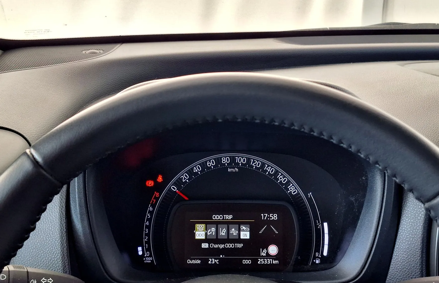 Zunanja slika - Toyota Aygo - 1.0 X-PLAY ALLOYS TOUCH •SLO•KAMERA•ACC• - 17