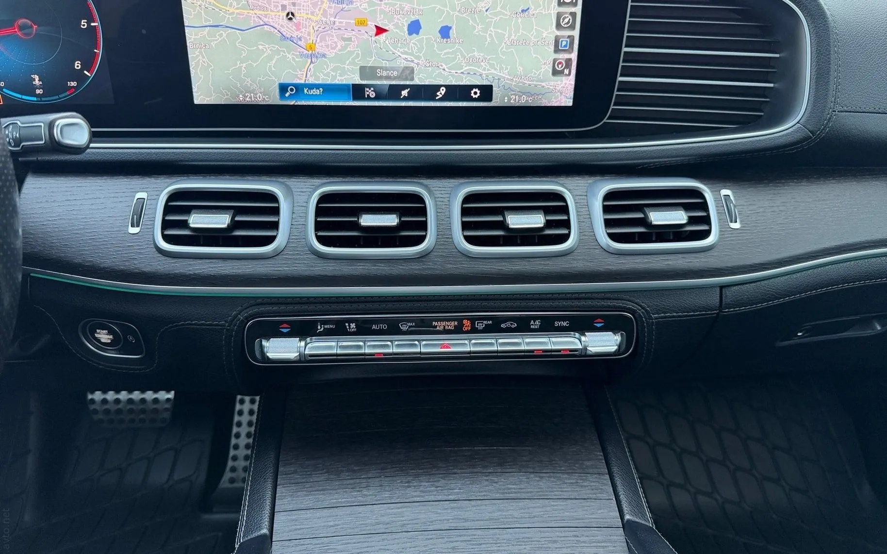Notranja slika - Mercedes-Benz GLE-Razred - GLE 350d 4MATIC AMG Line Panorama-Zračno-Kljuka - 9