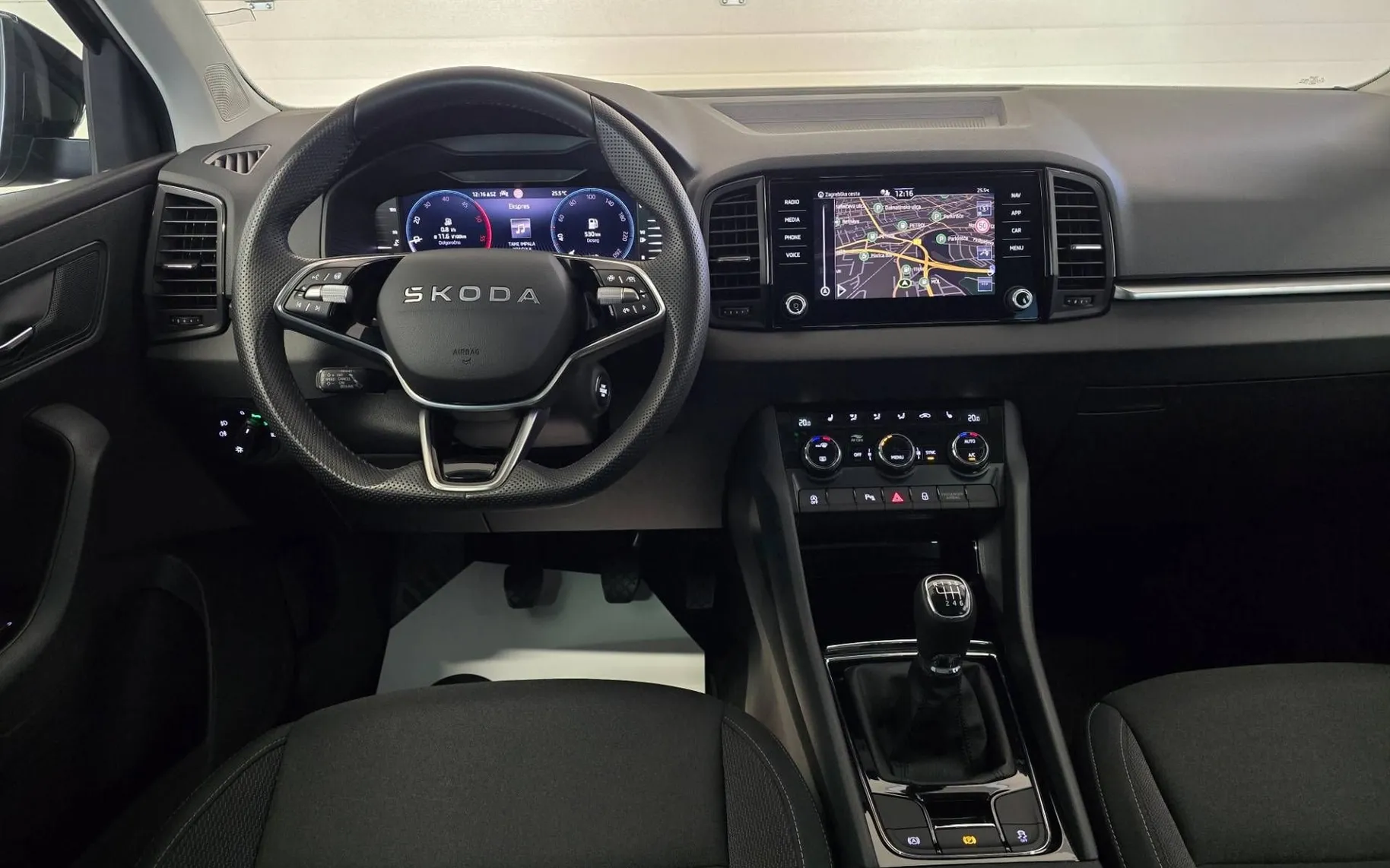 Notranja slika - Škoda Karoq - 2.0 TDI Selection - LED.virtual.kamera.asistence - 11