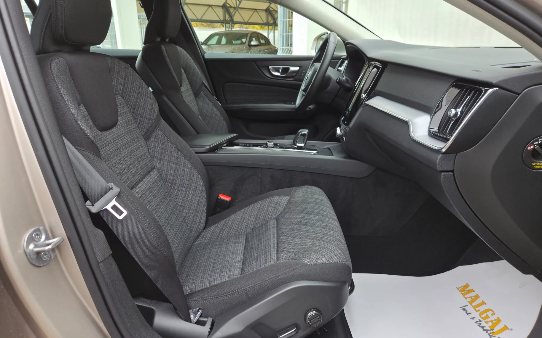 Zunanja slika - Volvo V60 - 2.0 B4 Core ACC-KAMERA-NAVI-LED-GRETJE SPR/ZAD.SED - 13