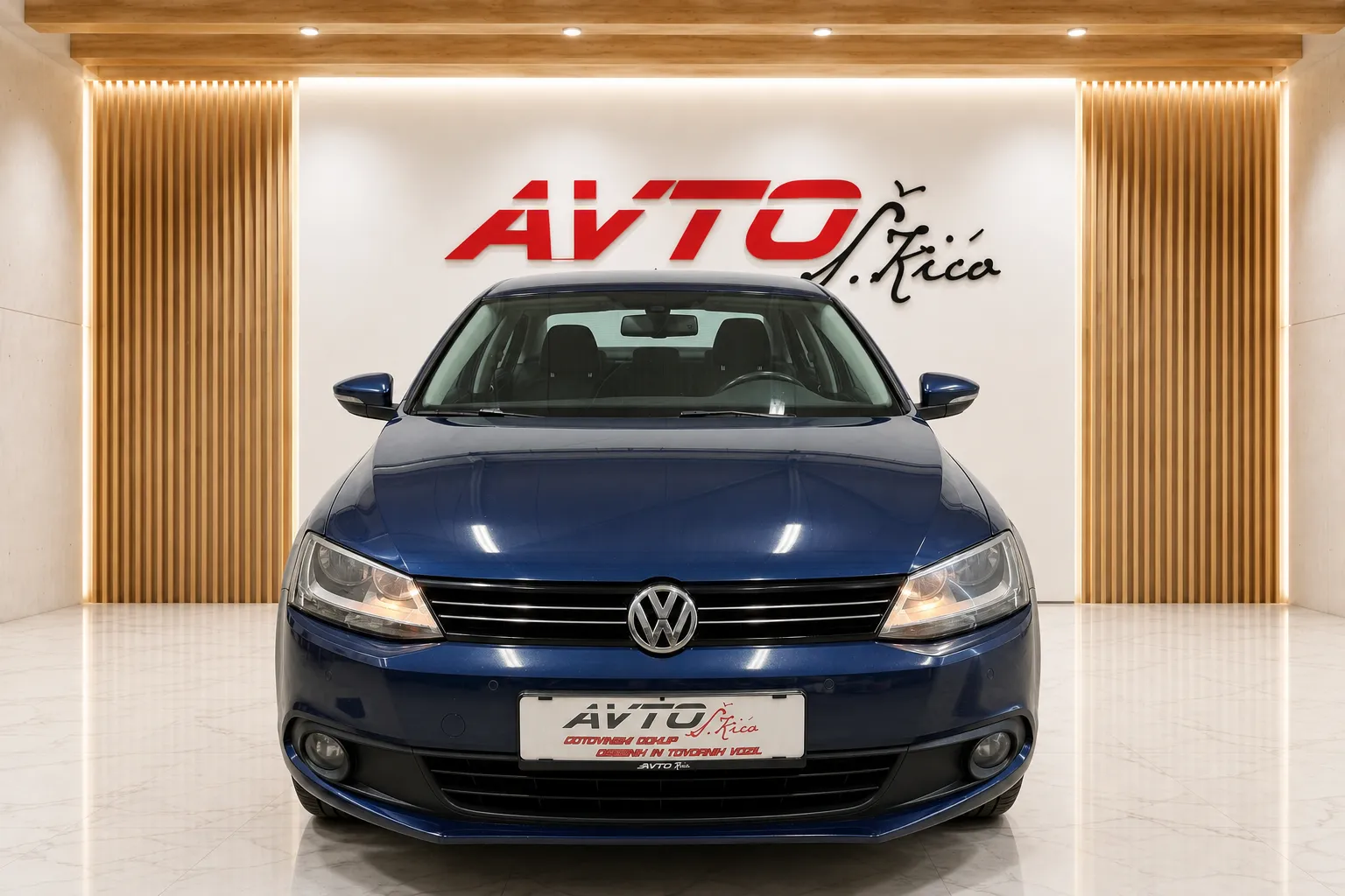 Notranja slika - Volkswagen Jetta - 1.6 TDI-TEMPOMAT-LIMO-PDC-SERVISNA-KNJ-ODLIČNA - 7