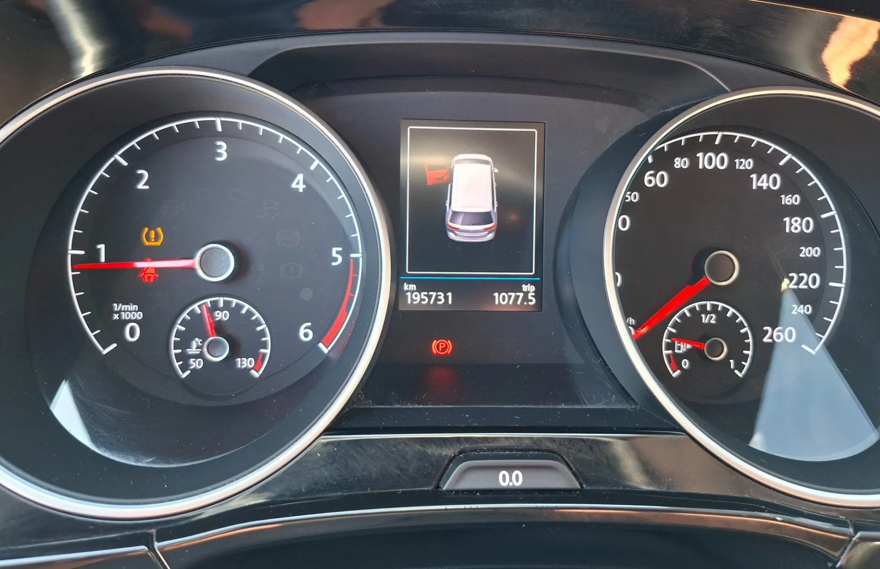 Zunanja slika - VW Touran - 2.0 TDI BMT R-Line Edition - 15
