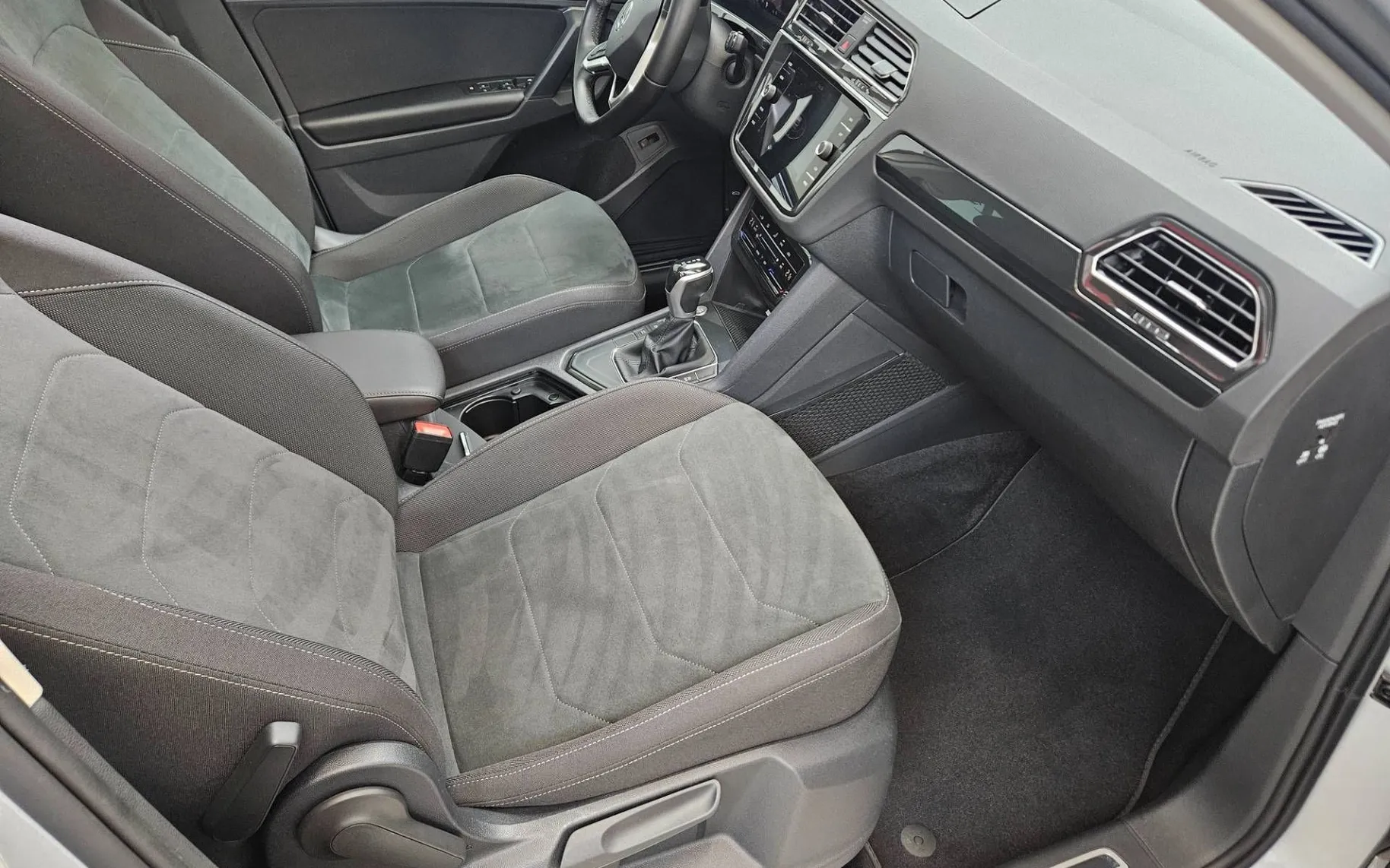 Notranja slika - Volkswagen Tiguan - 2.0 TDI SCR BMT DSG Elegance 110kW... - 10