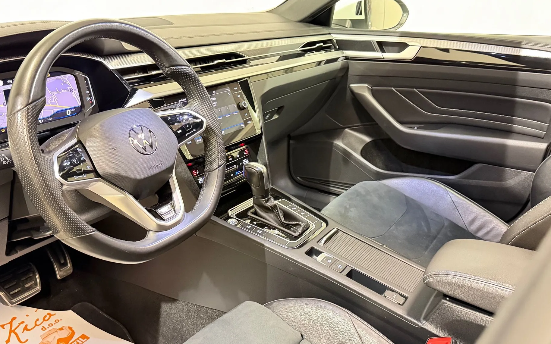 Notranja slika - VW Arteon Shooting Brake - 2.0 TDI-R LINE-4X4-PANORAMA-ACC-VIRTUAL-KAMERA-F1 - 10