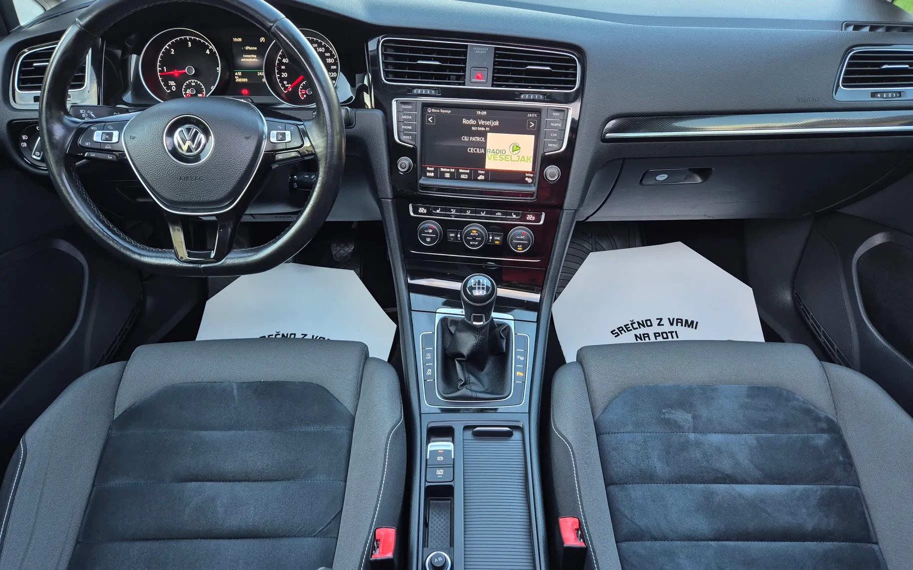 Notranja slika - Volkswagen Golf - 4motion 2.0 TDI BMT Highline - 9