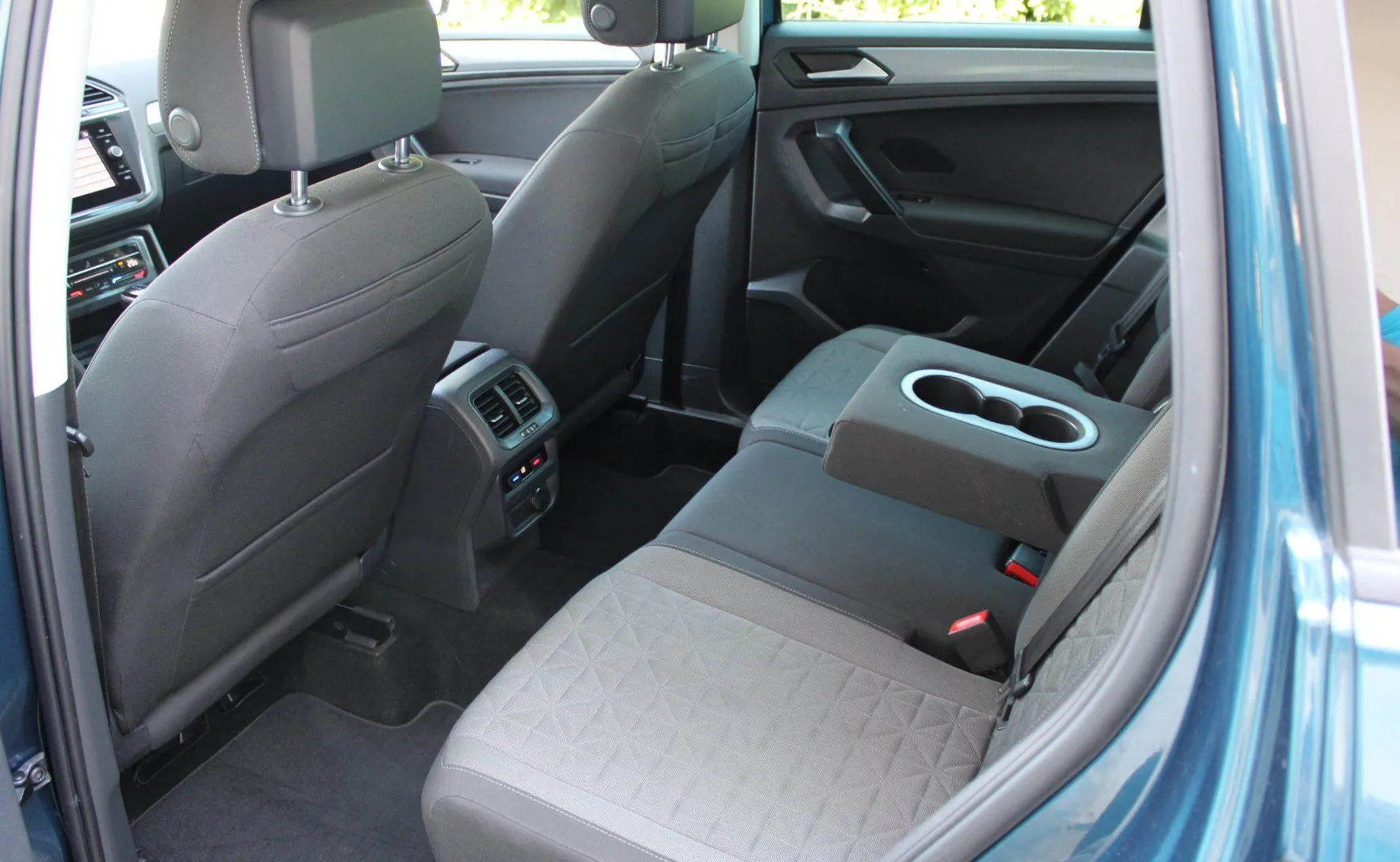 Zunanja slika - VW Tiguan - 2.0 TDI BMT Life DSG ALU LED PDC NOVI MODEL - 12