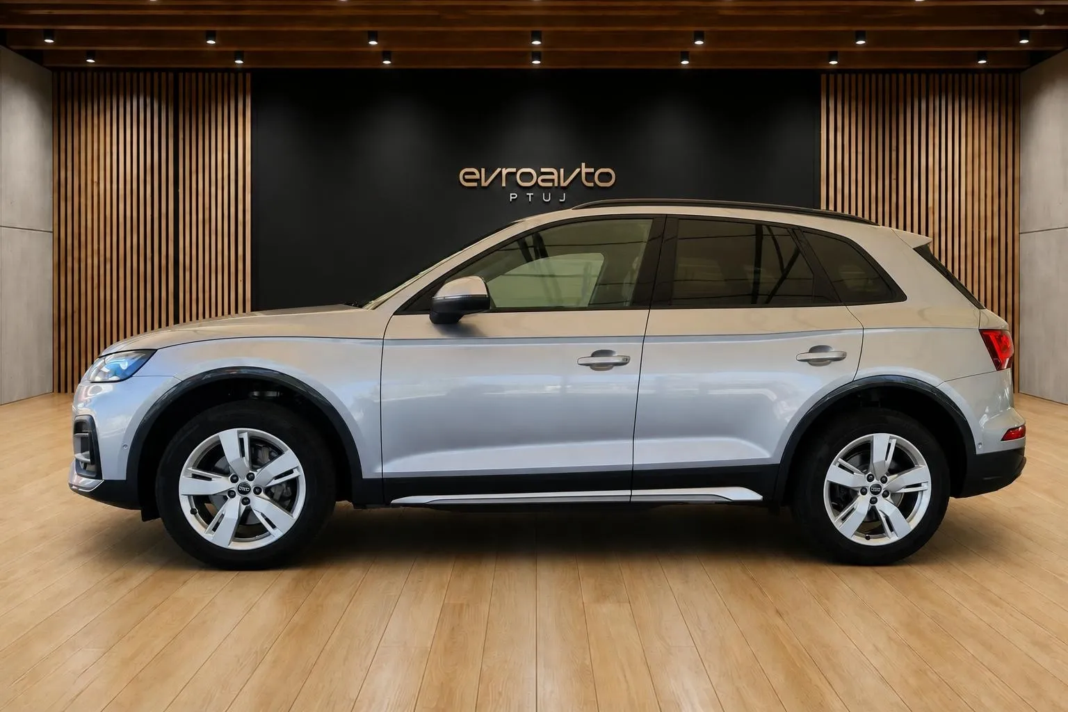 Notranja slika - Audi Q5 - quattro 40 TDI S tronic•Notranji S-line•Radar.temp - 7
