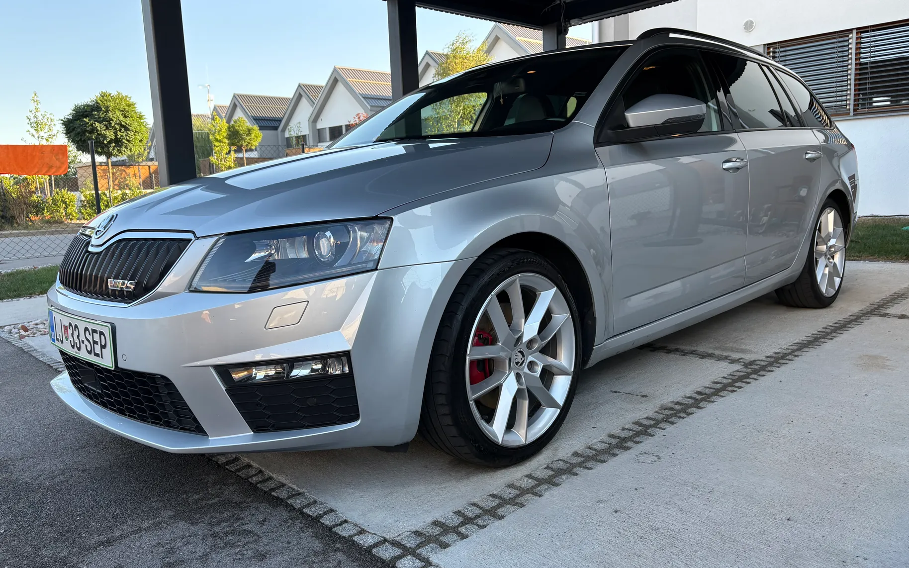 Zunanja slika - Škoda Octavia - Combi 2,0 TDI RS DSG - 6