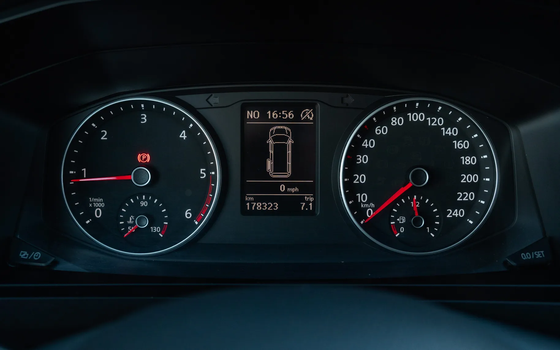 Notranja slika - Volkswagen Transporter - T6 Kombi 7+1 2.0 TDI - 9