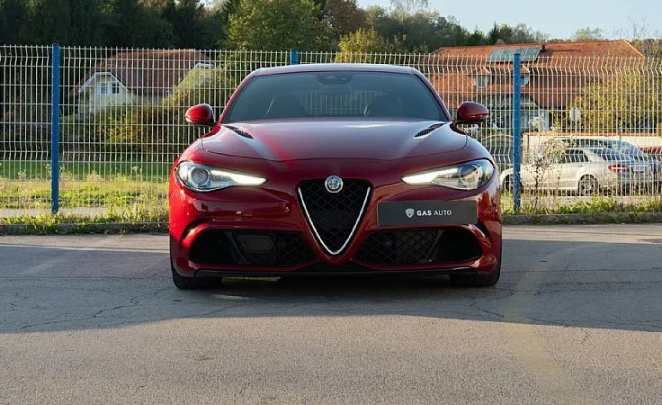 Zunanja slika - Alfa Romeo Giulia - 2.9 V6 Bi-Turbo Quadrifoglio Ročni 6.Prestav - 2